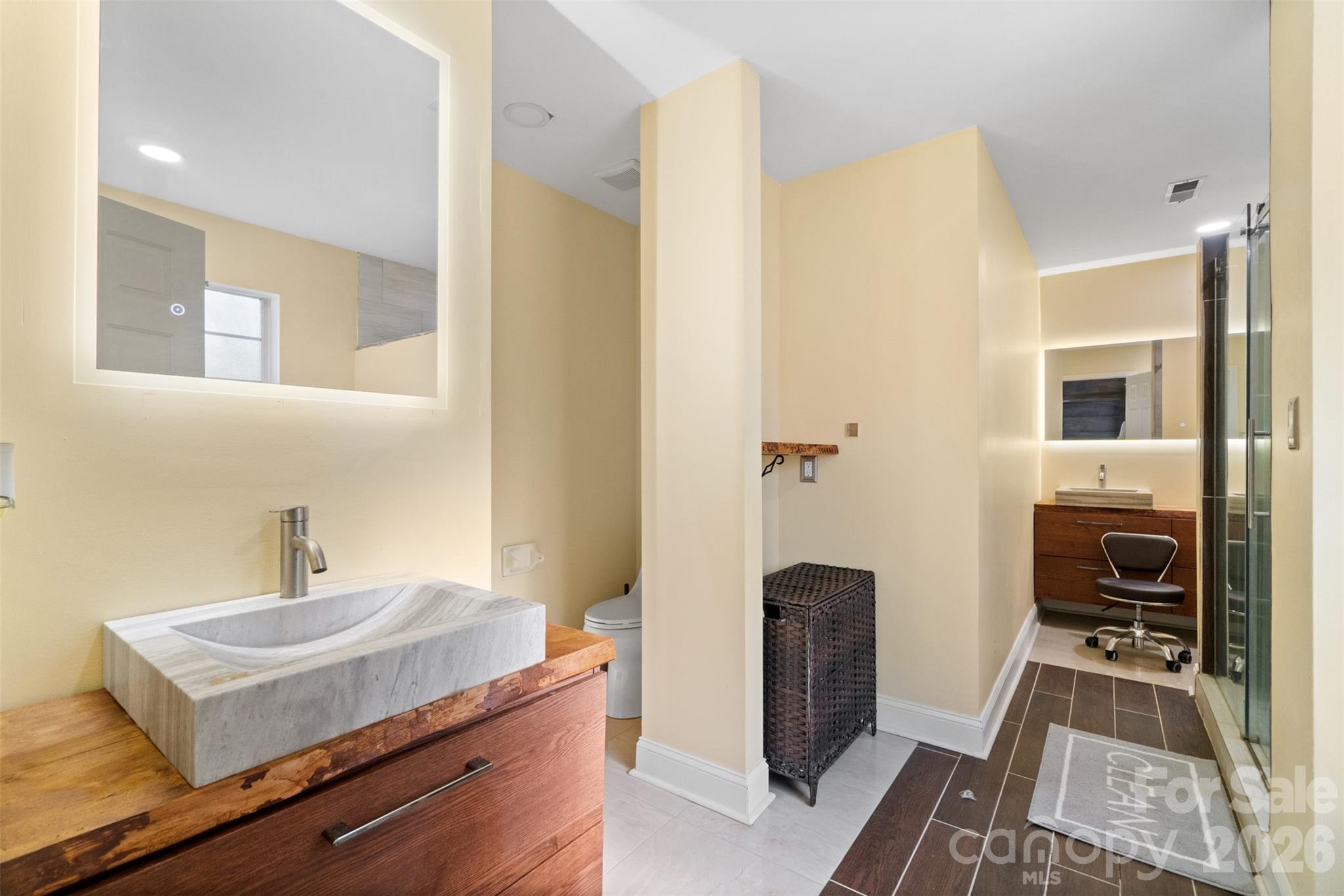 6239 Skyline Drive — Charlotte
