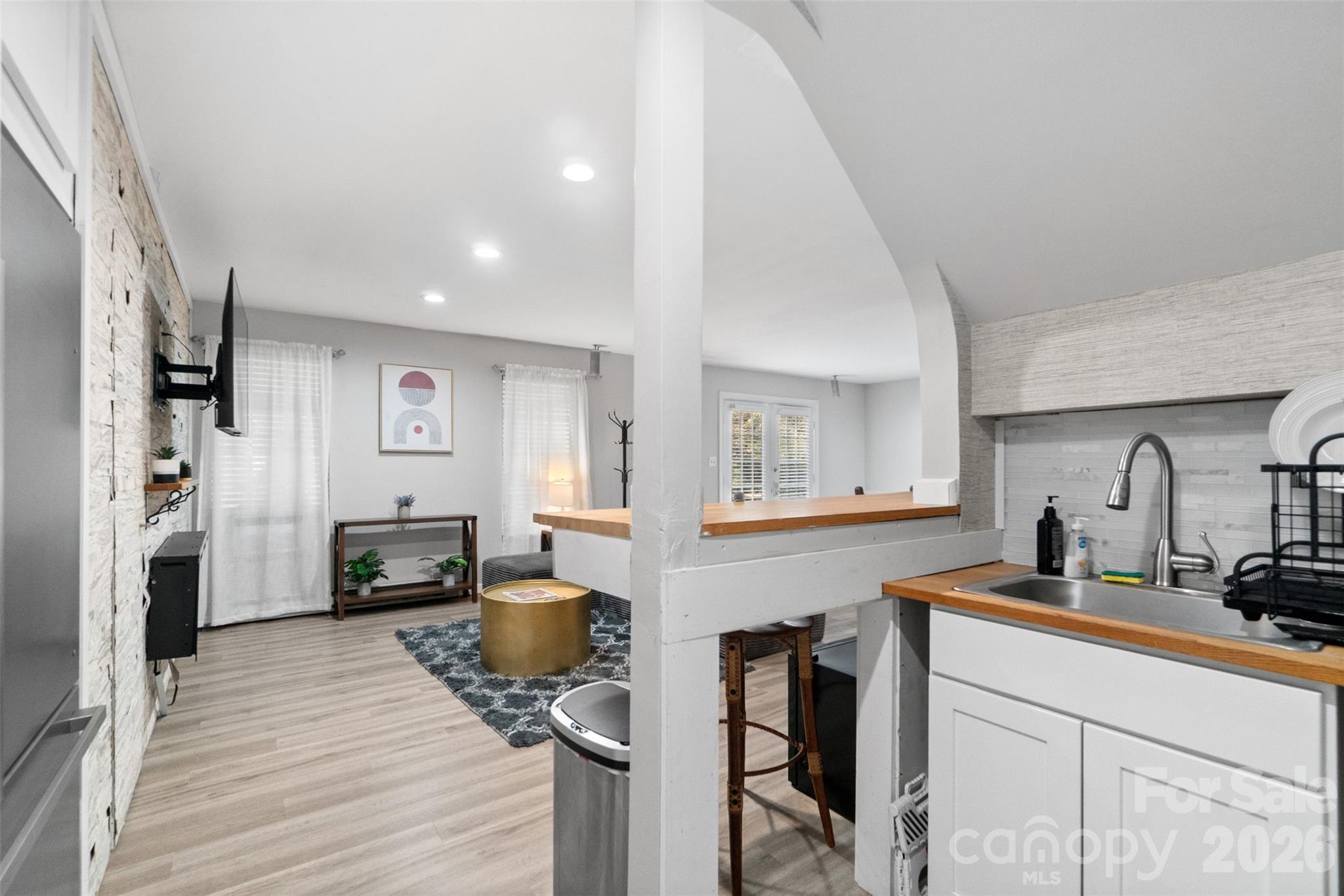 6239 Skyline Drive — Charlotte