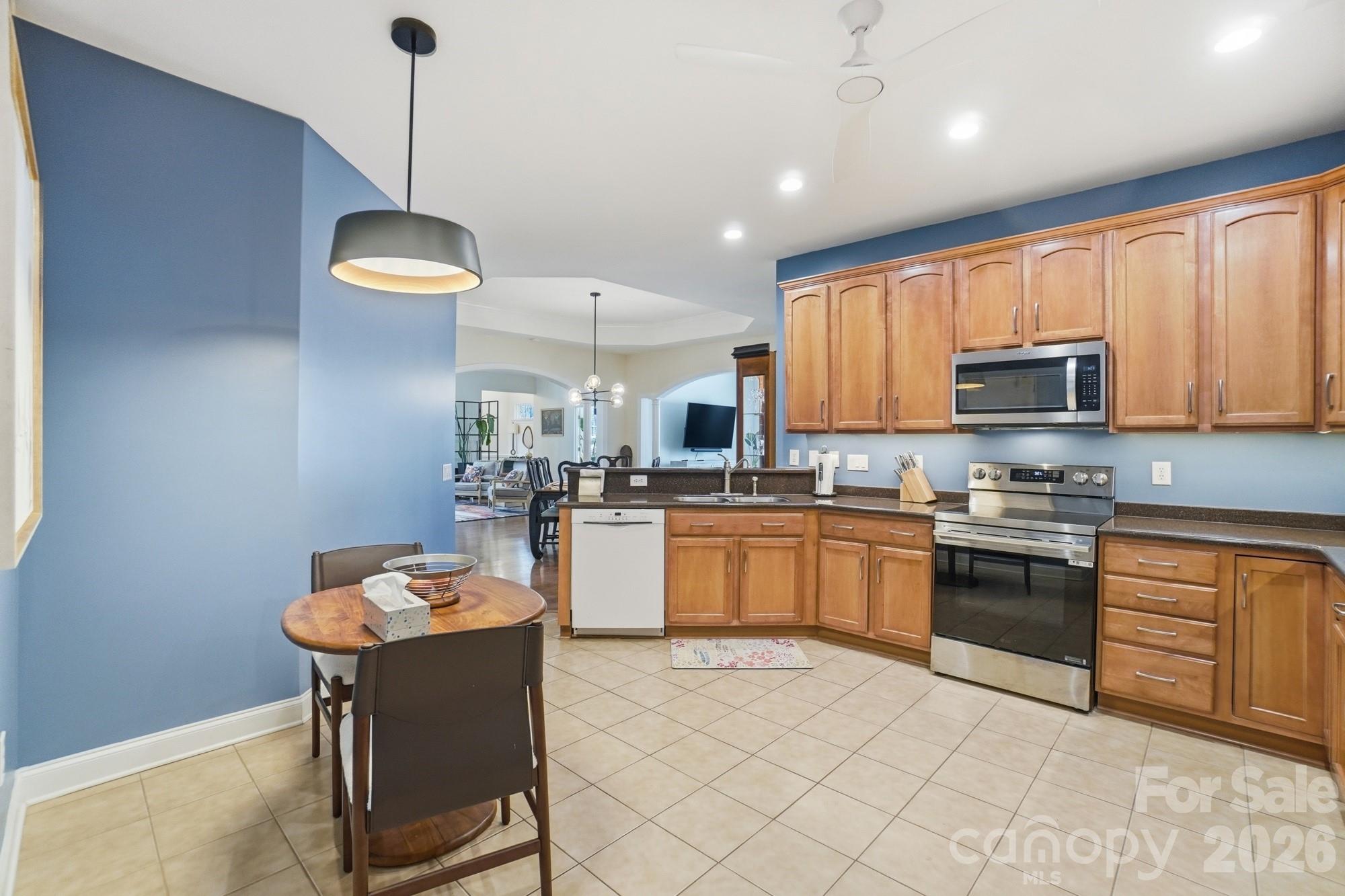3270 Abbey Walk Lane — Matthews