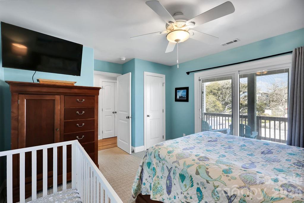 118 W Dolphin Drive — Oak Island