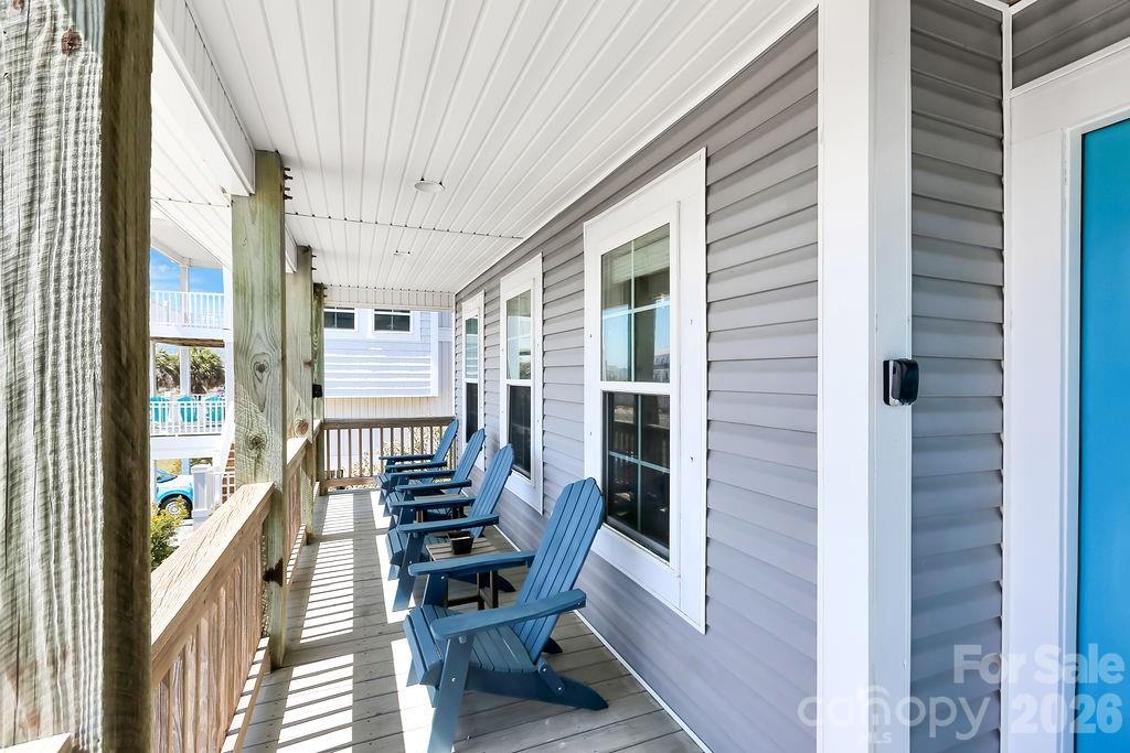 118 W Dolphin Drive — Oak Island