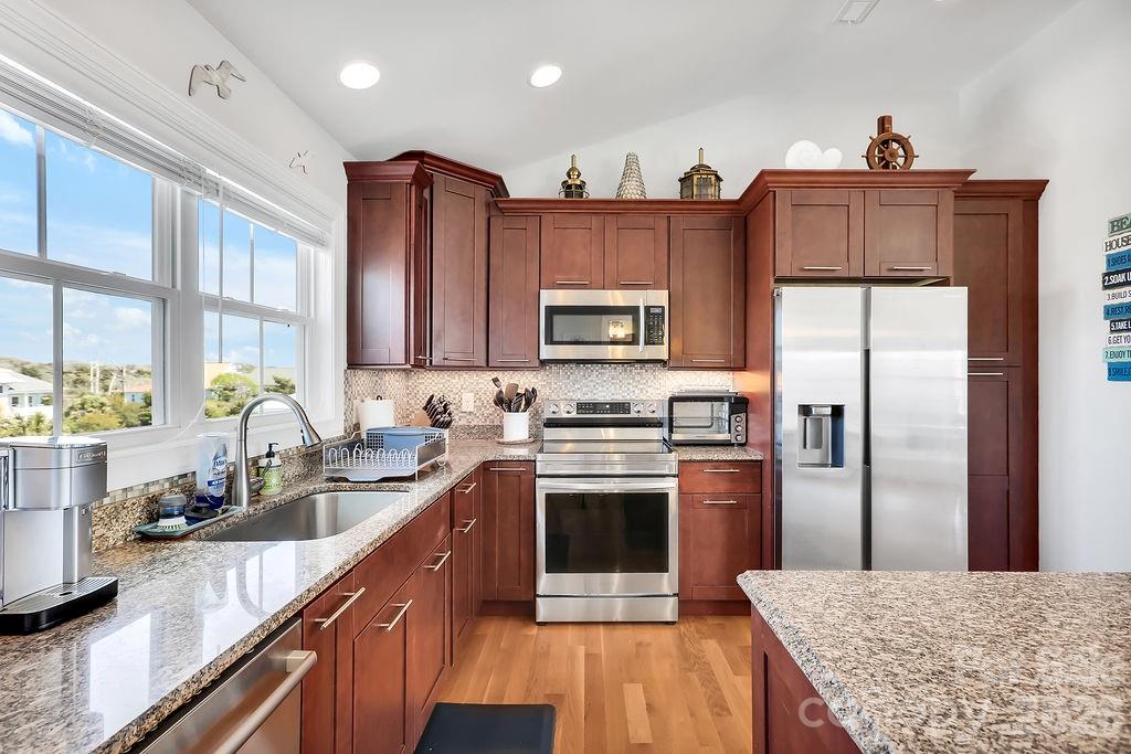 118 W Dolphin Drive — Oak Island