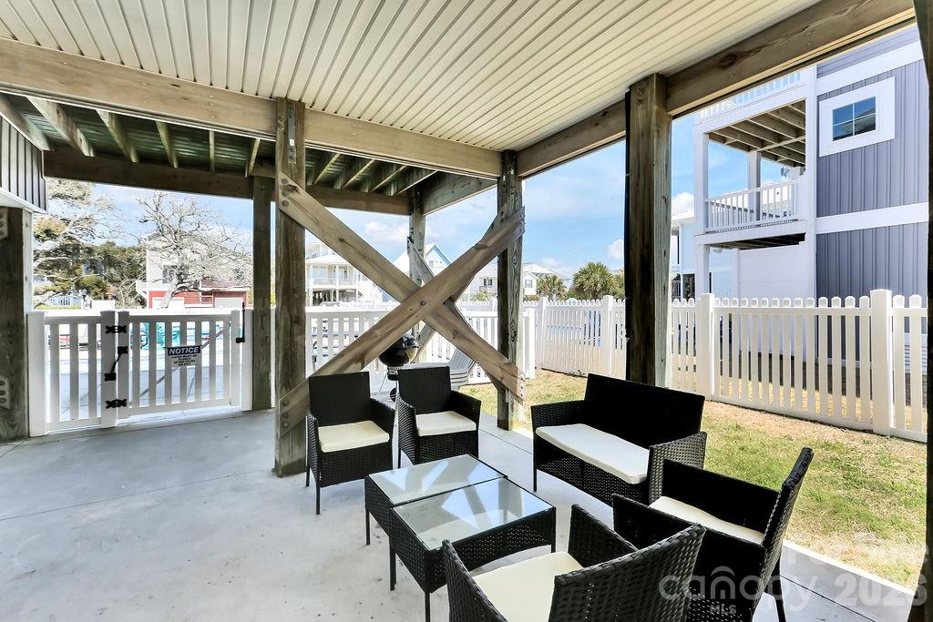 118 W Dolphin Drive — Oak Island