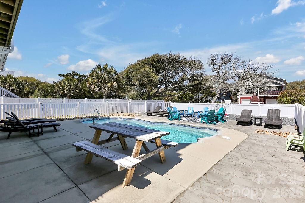 118 W Dolphin Drive — Oak Island