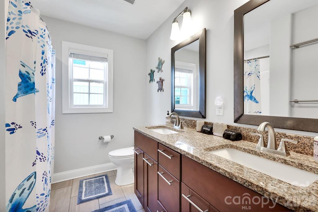 118 W Dolphin Drive — Oak Island
