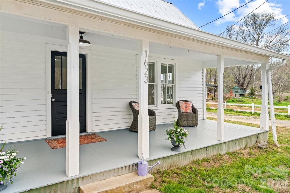 1623 Barnardsville Highway — Barnardsville