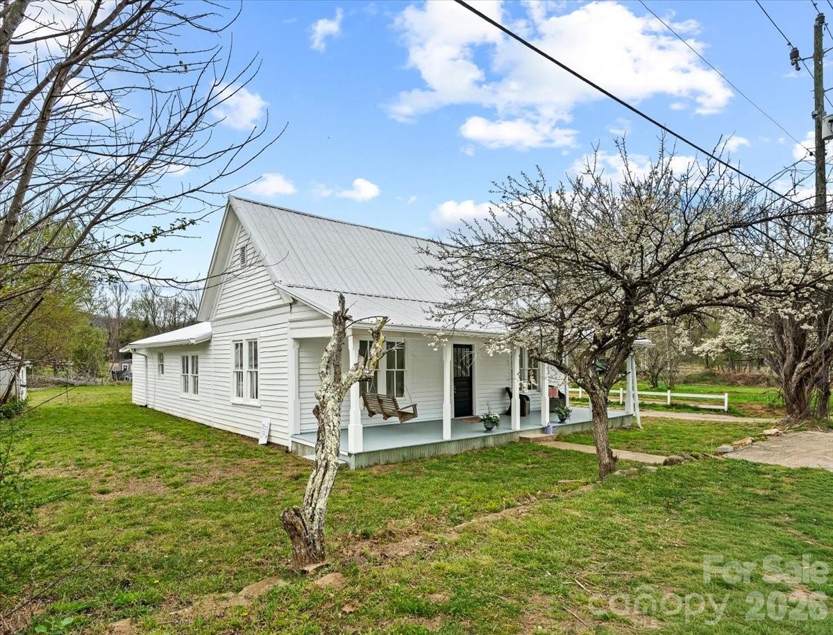 1623 Barnardsville Highway — Barnardsville