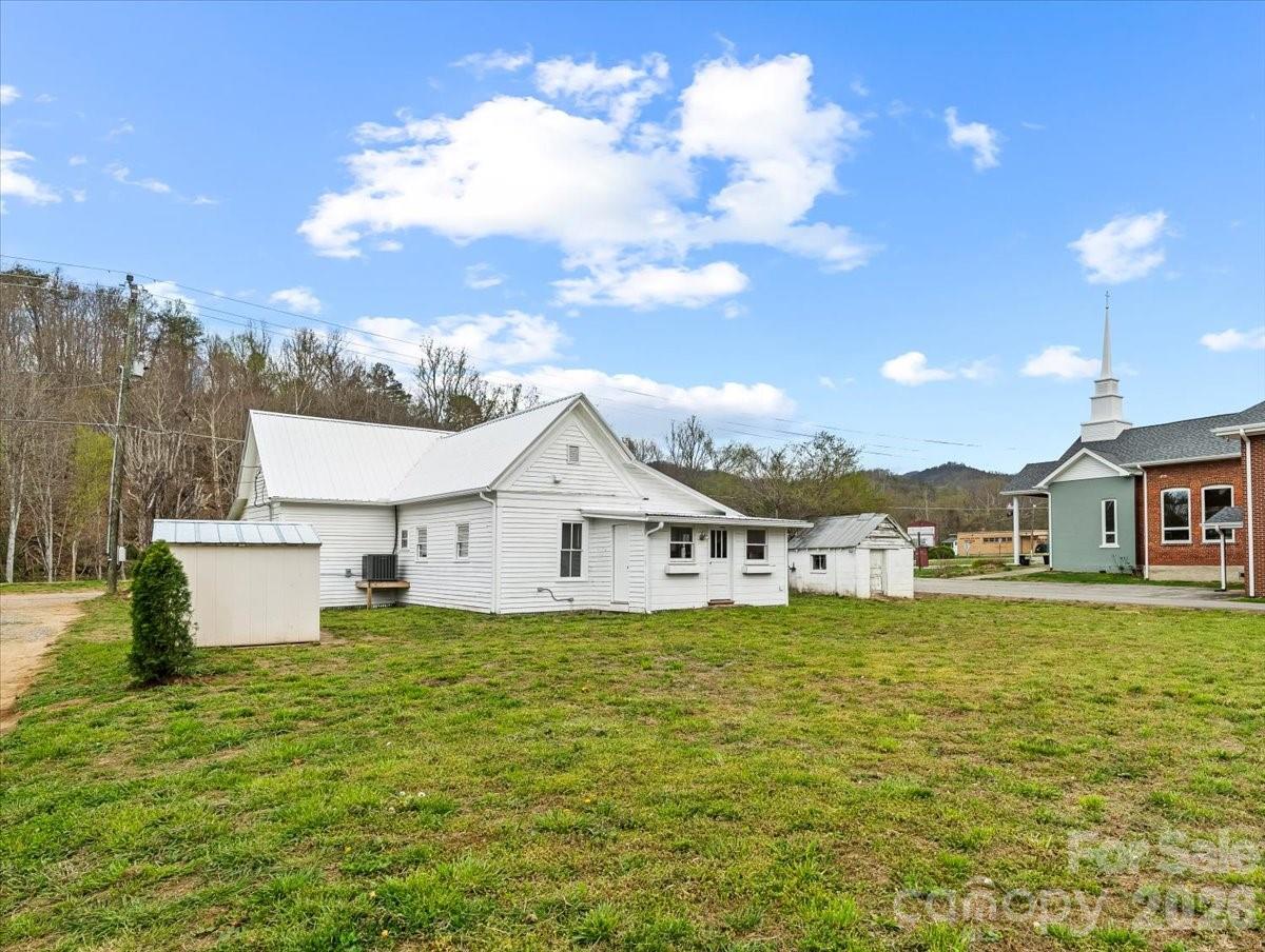 1623 Barnardsville Highway — Barnardsville