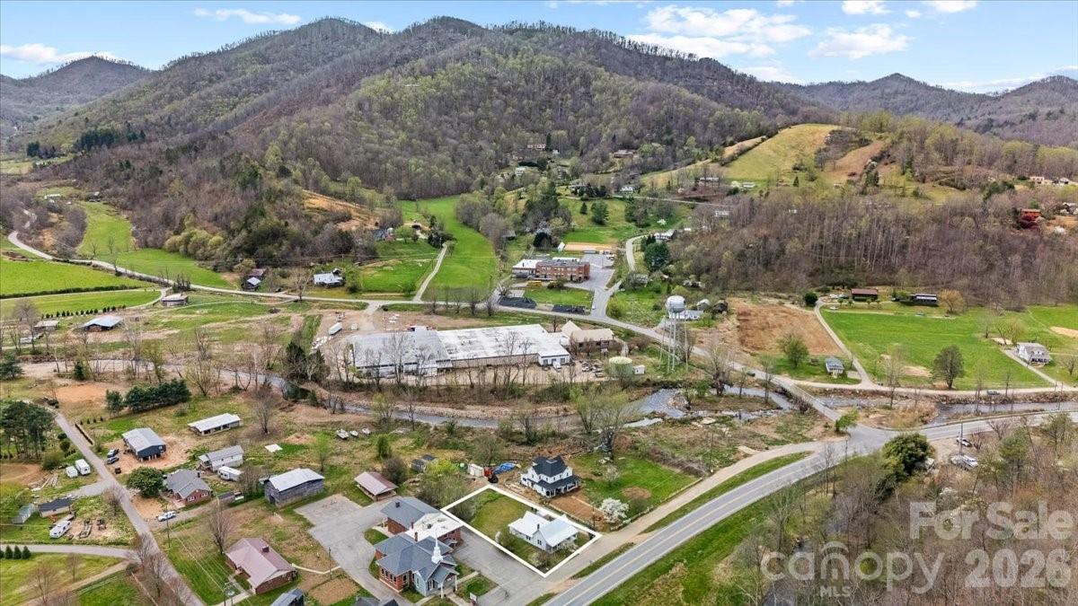 1623 Barnardsville Highway — Barnardsville