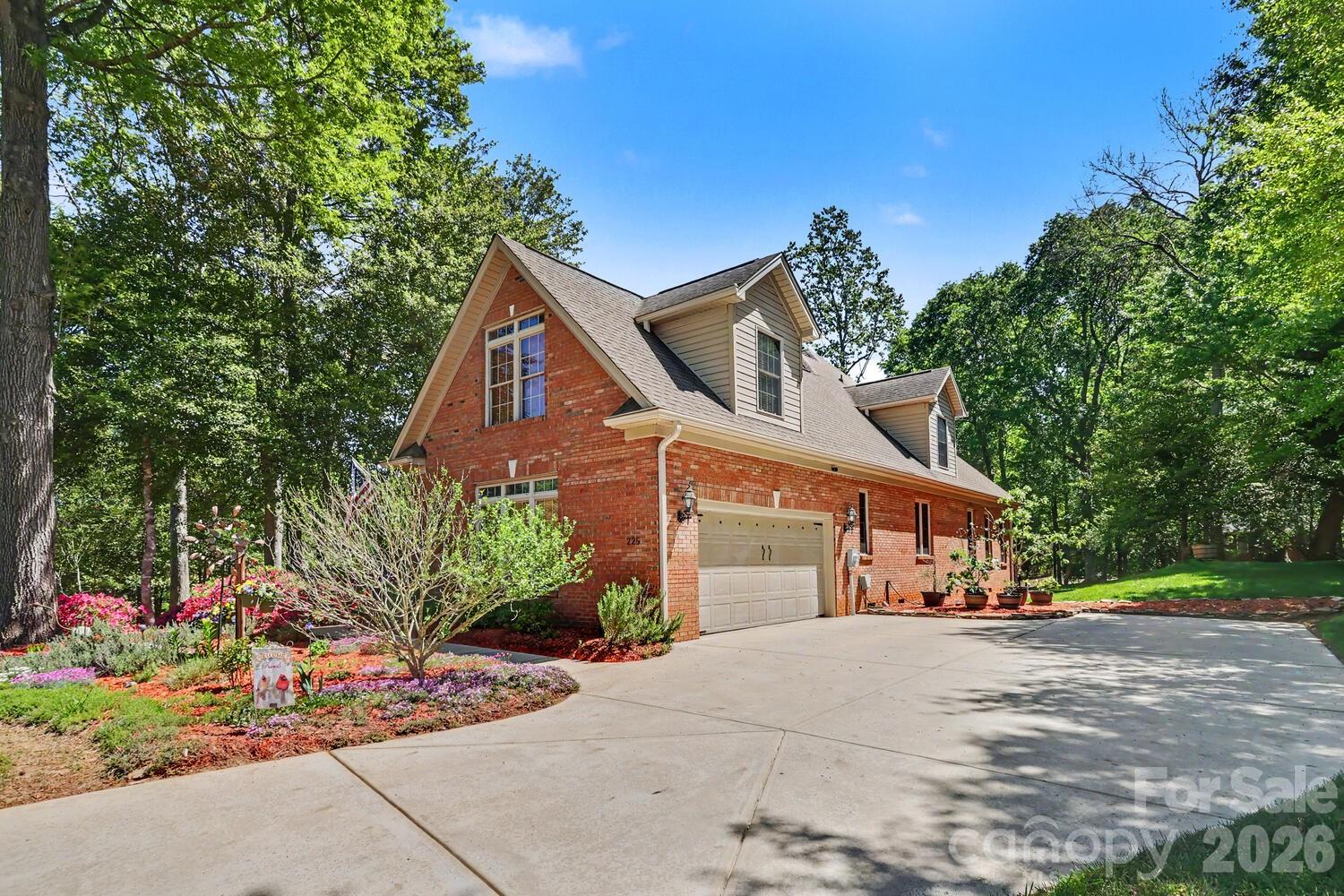 225 Highland Forest Drive — Clover