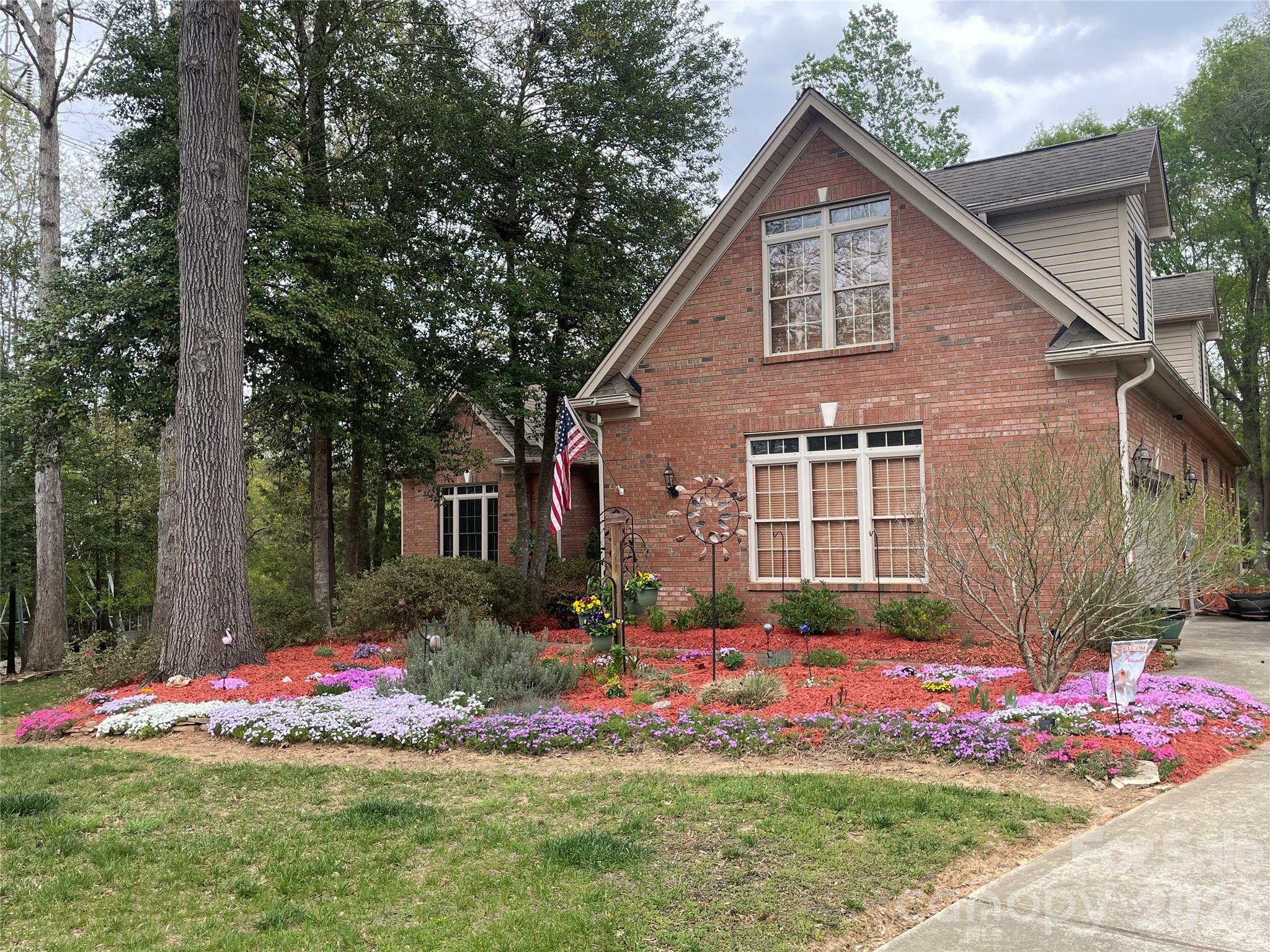225 Highland Forest Drive — Clover