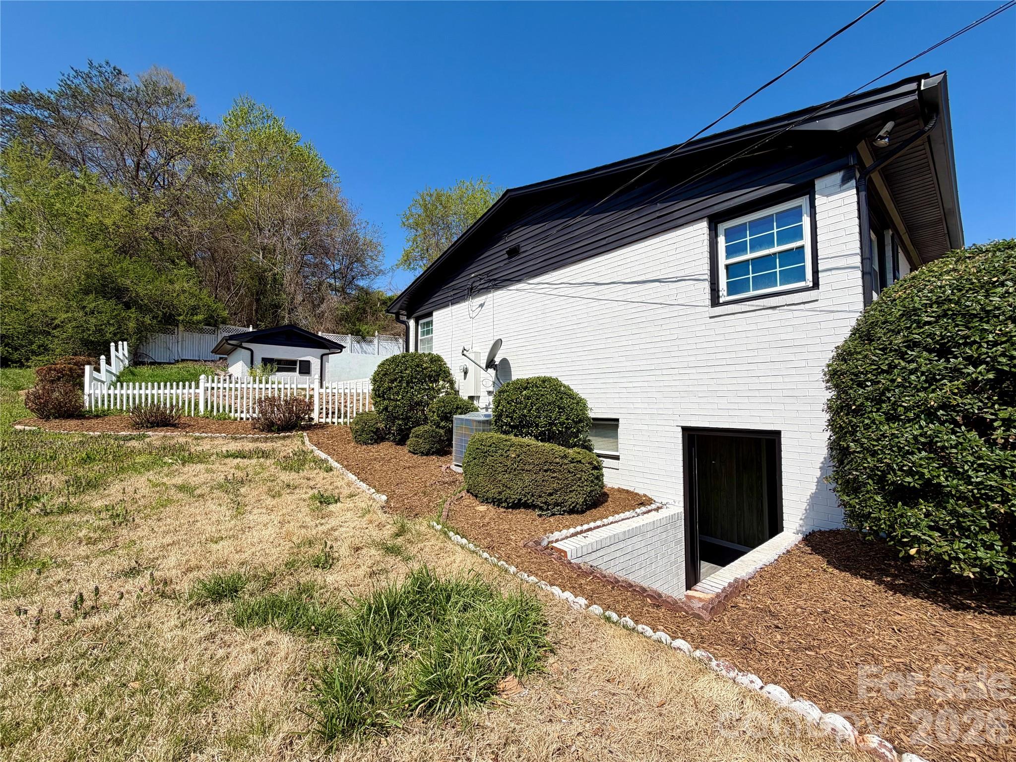 202 WOODWARD Avenue — Morganton