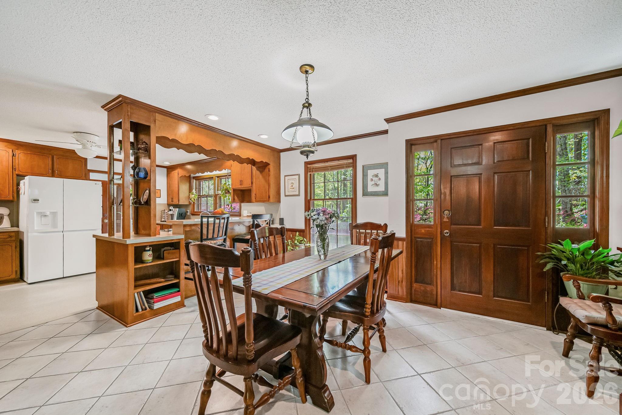 2056 Lawrence Road — Clover