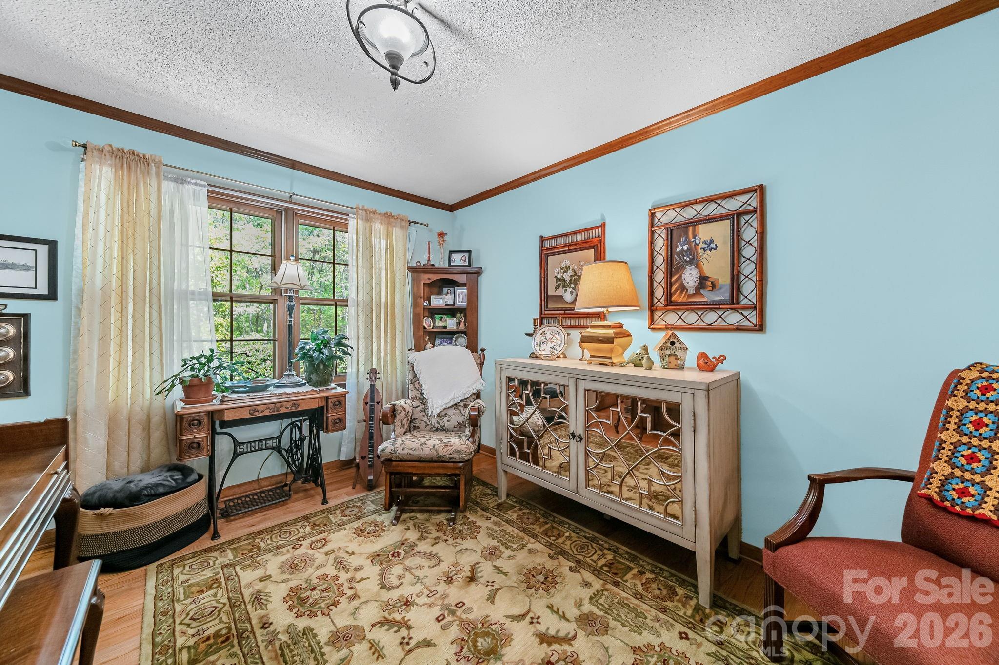 2056 Lawrence Road — Clover
