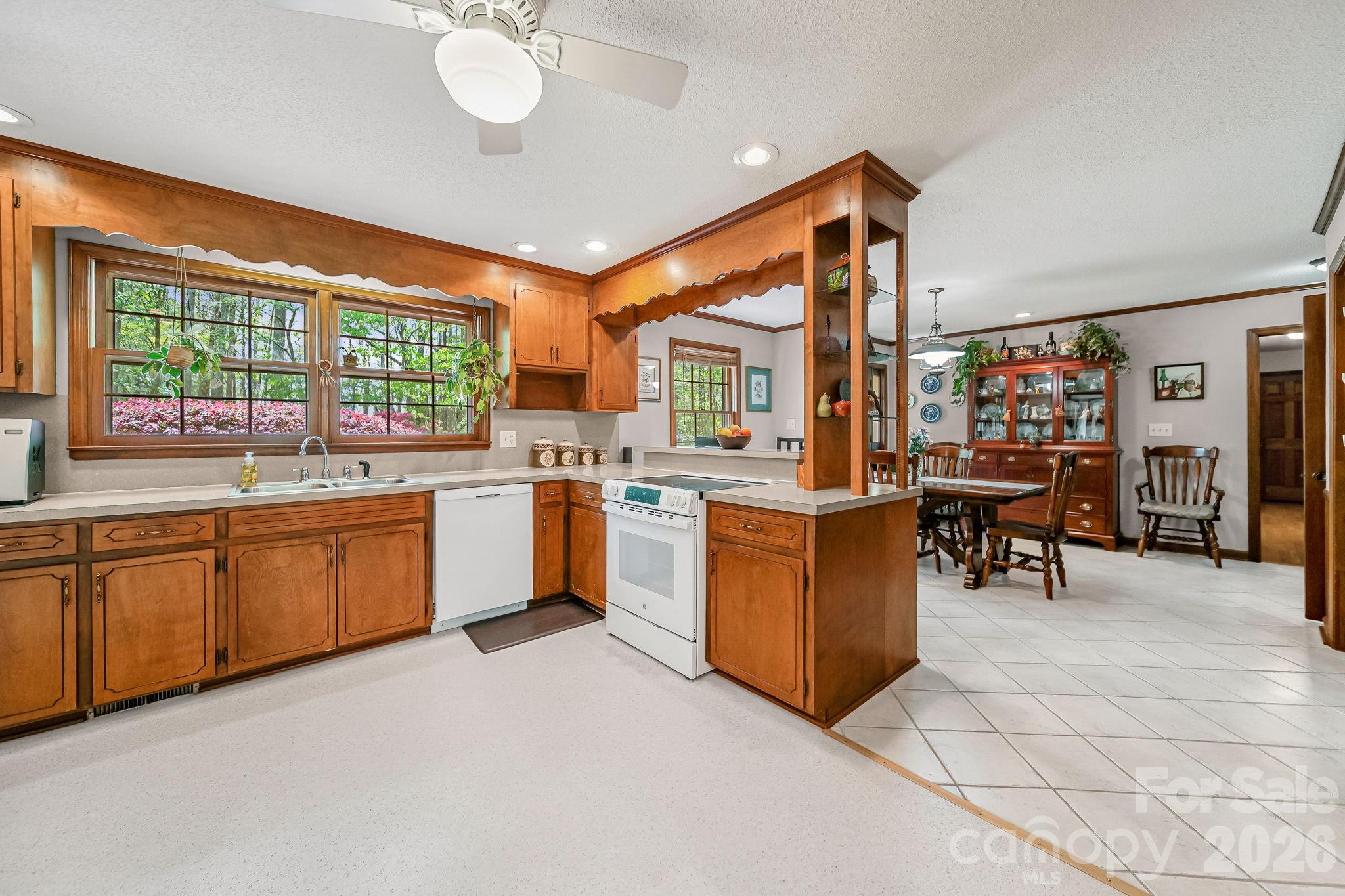 2056 Lawrence Road — Clover