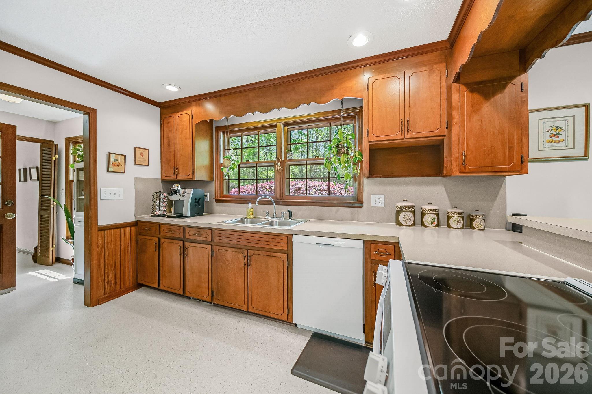 2056 Lawrence Road — Clover
