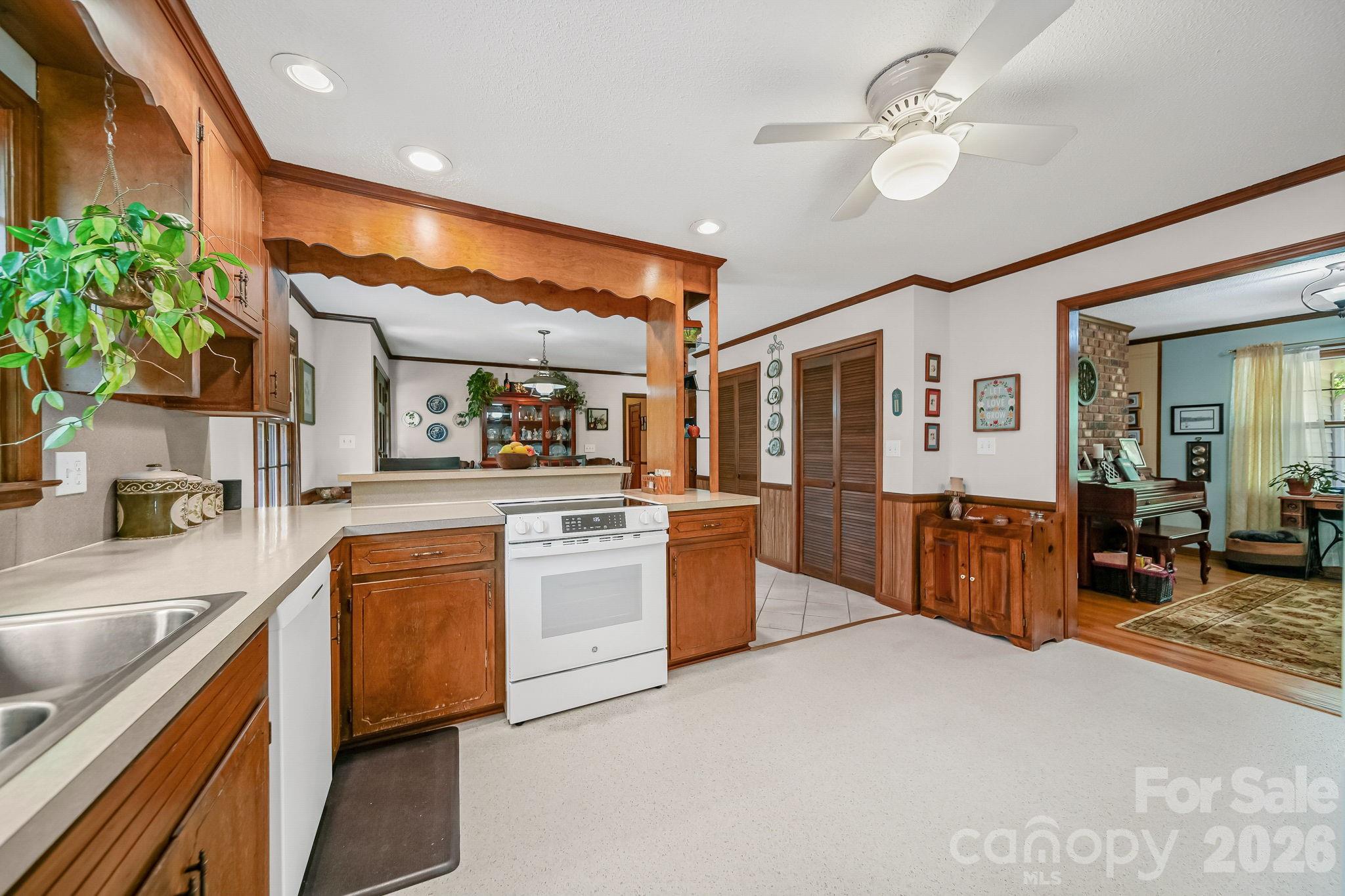 2056 Lawrence Road — Clover