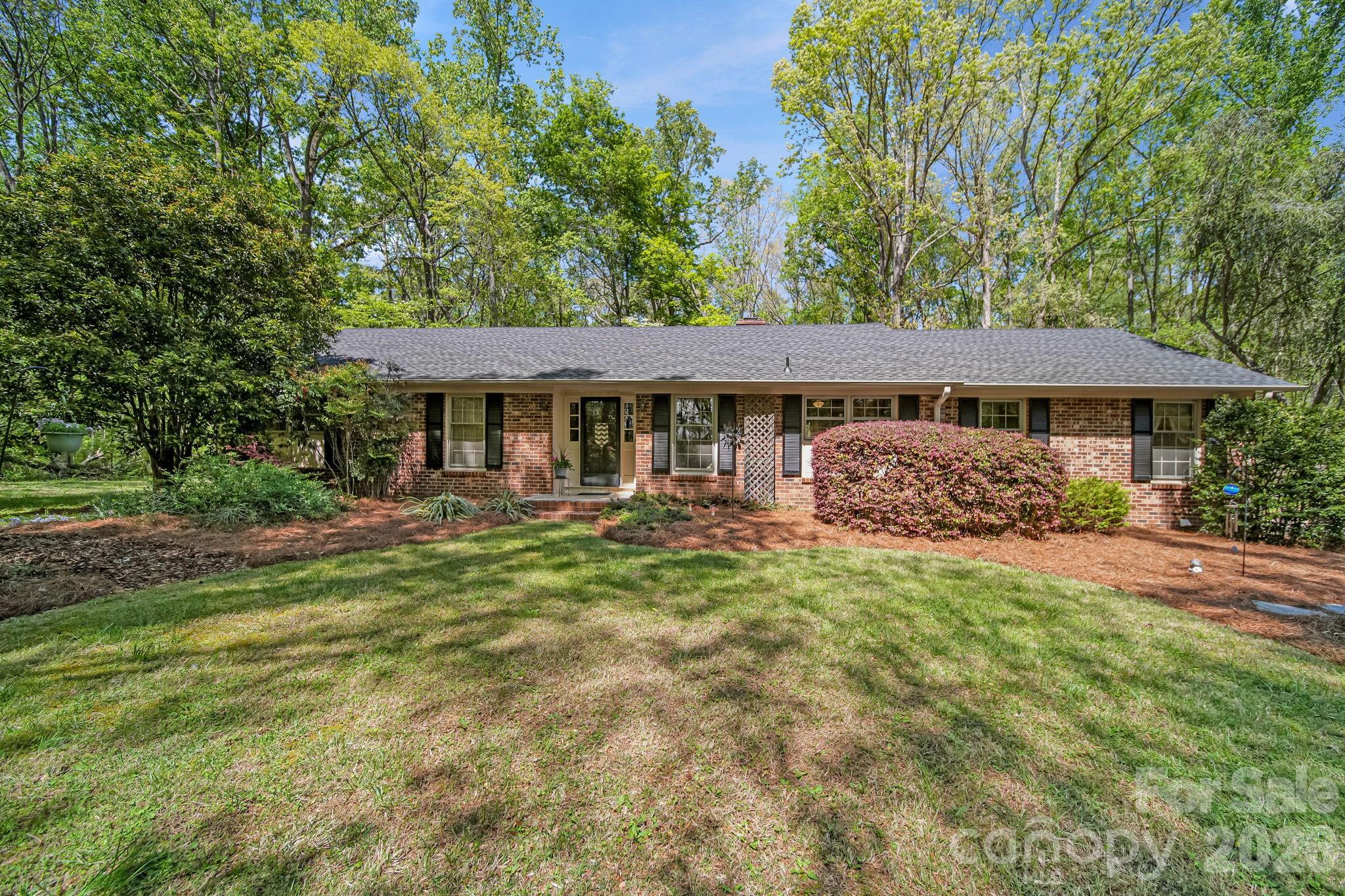 2056 Lawrence Road — Clover