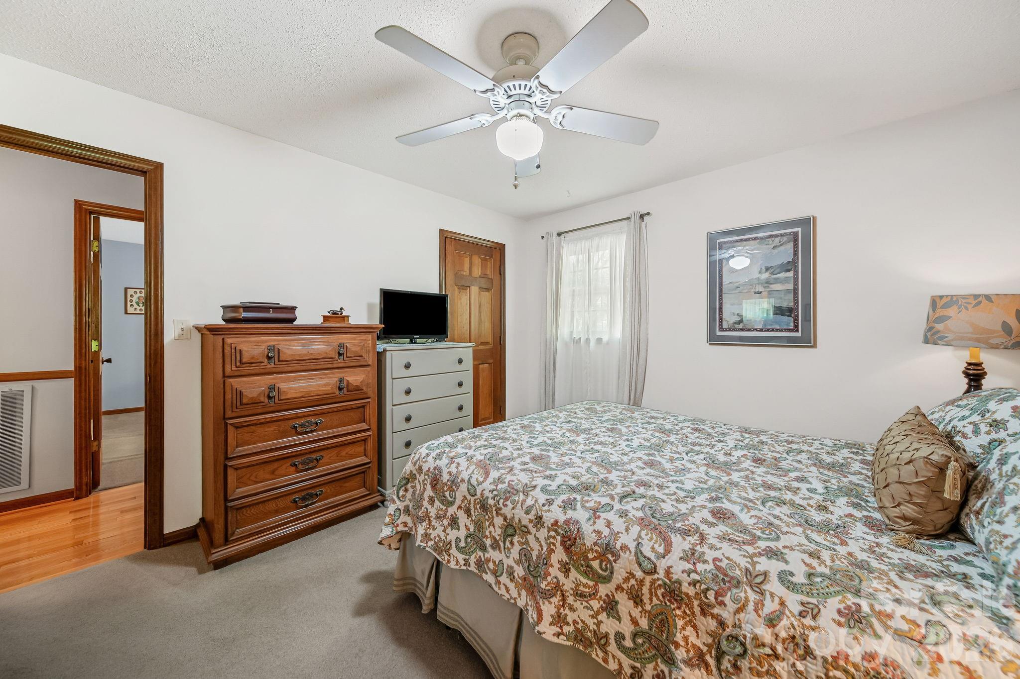 2056 Lawrence Road — Clover