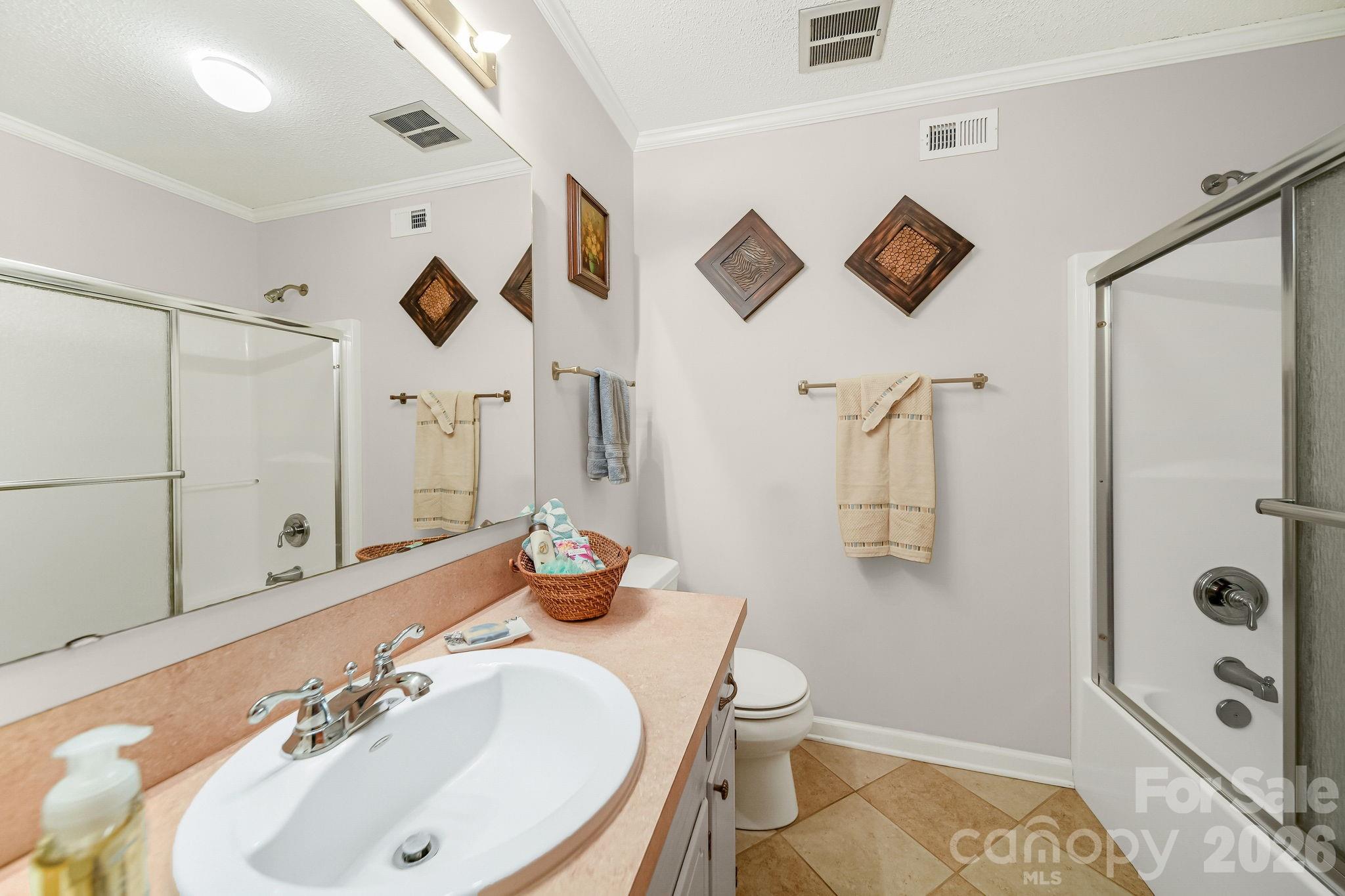 2056 Lawrence Road — Clover