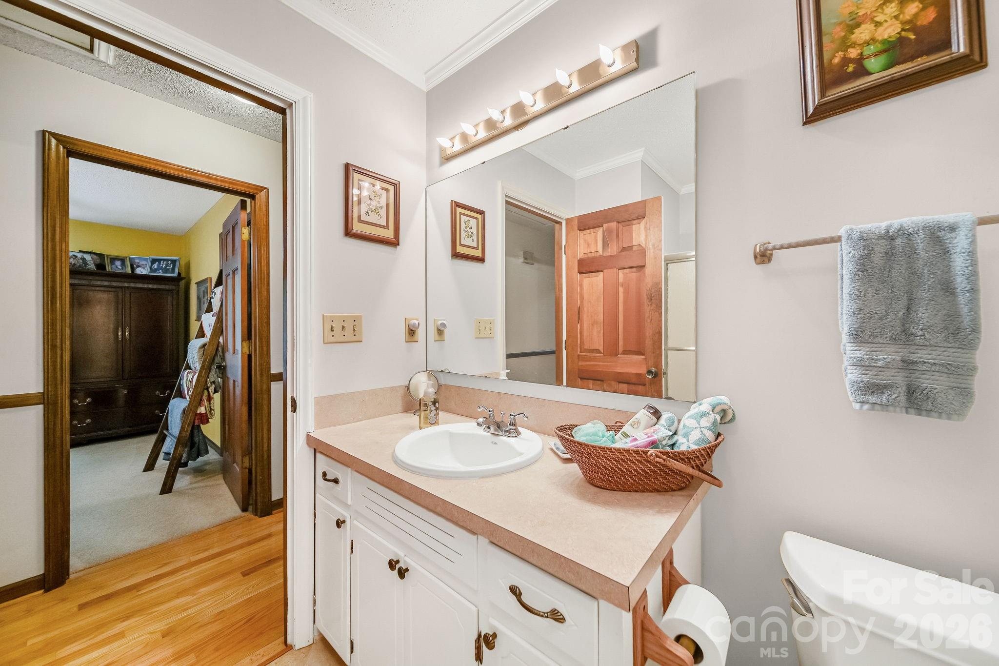 2056 Lawrence Road — Clover