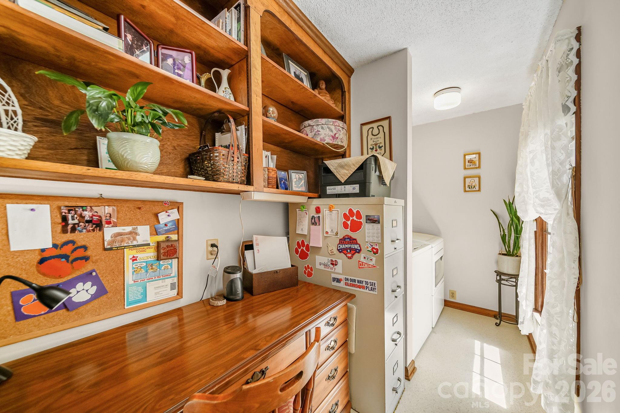 2056 Lawrence Road — Clover