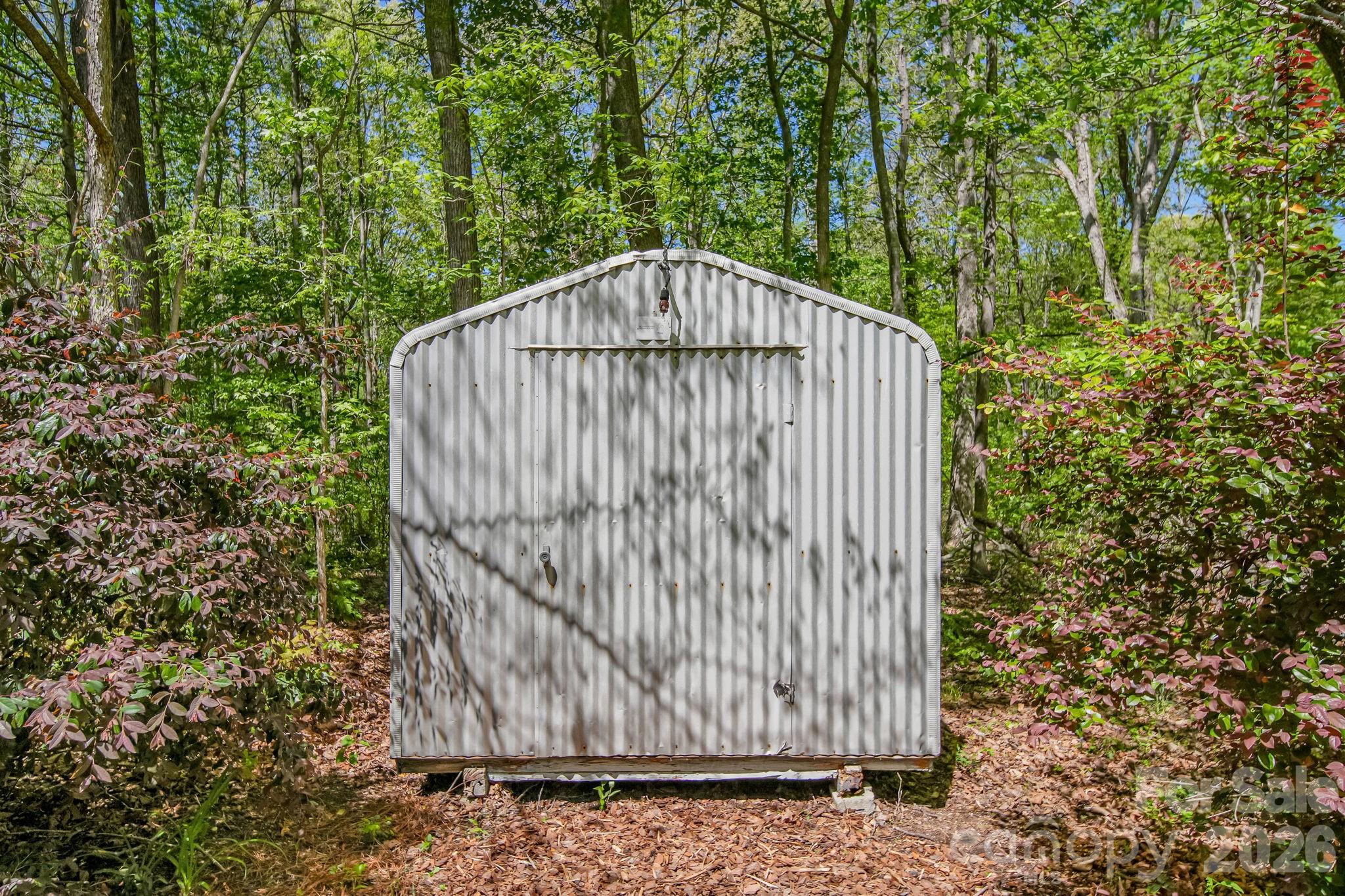 2056 Lawrence Road — Clover