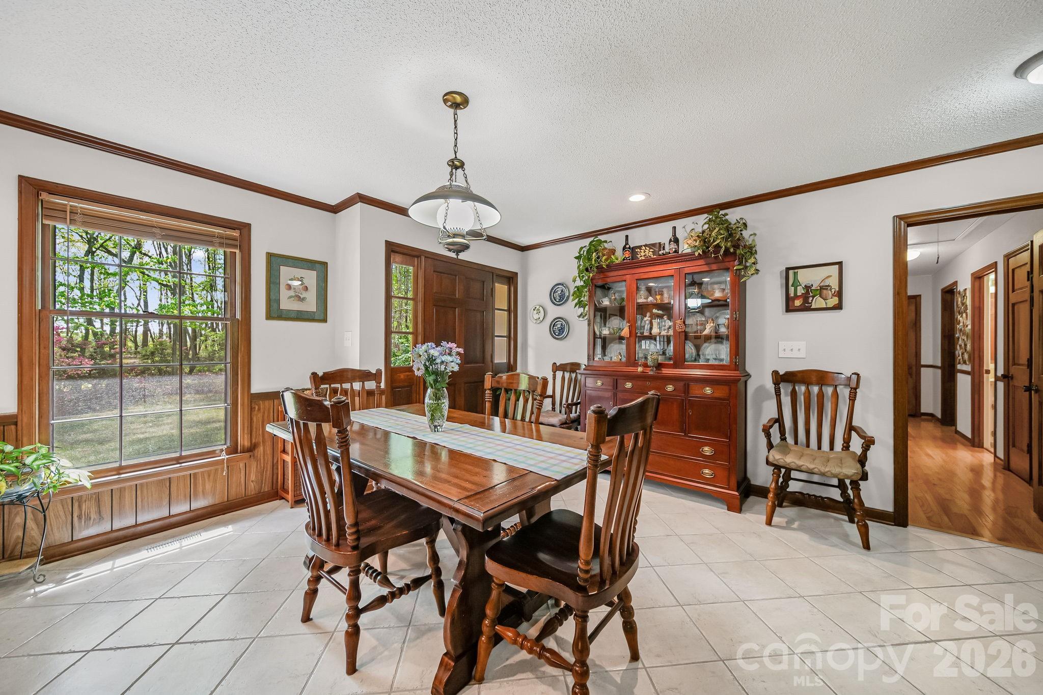 2056 Lawrence Road — Clover