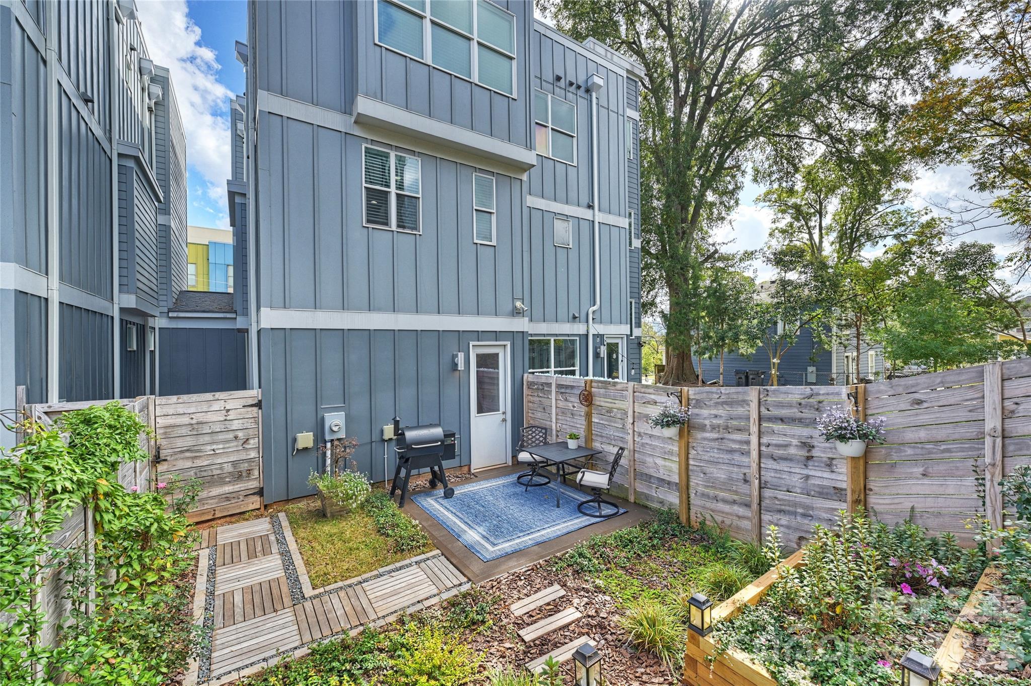 1651 Duckworth Avenue — Charlotte