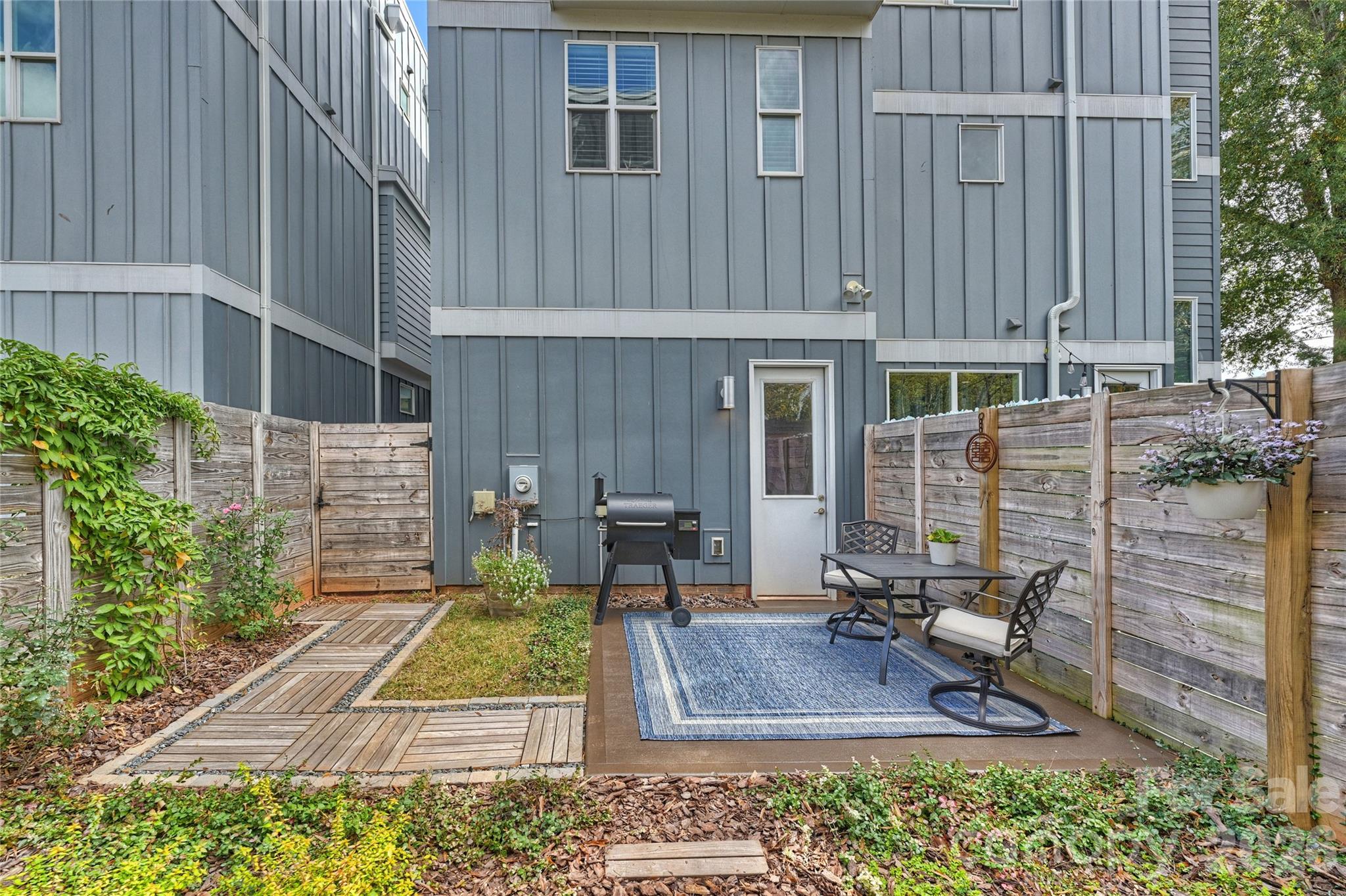1651 Duckworth Avenue — Charlotte
