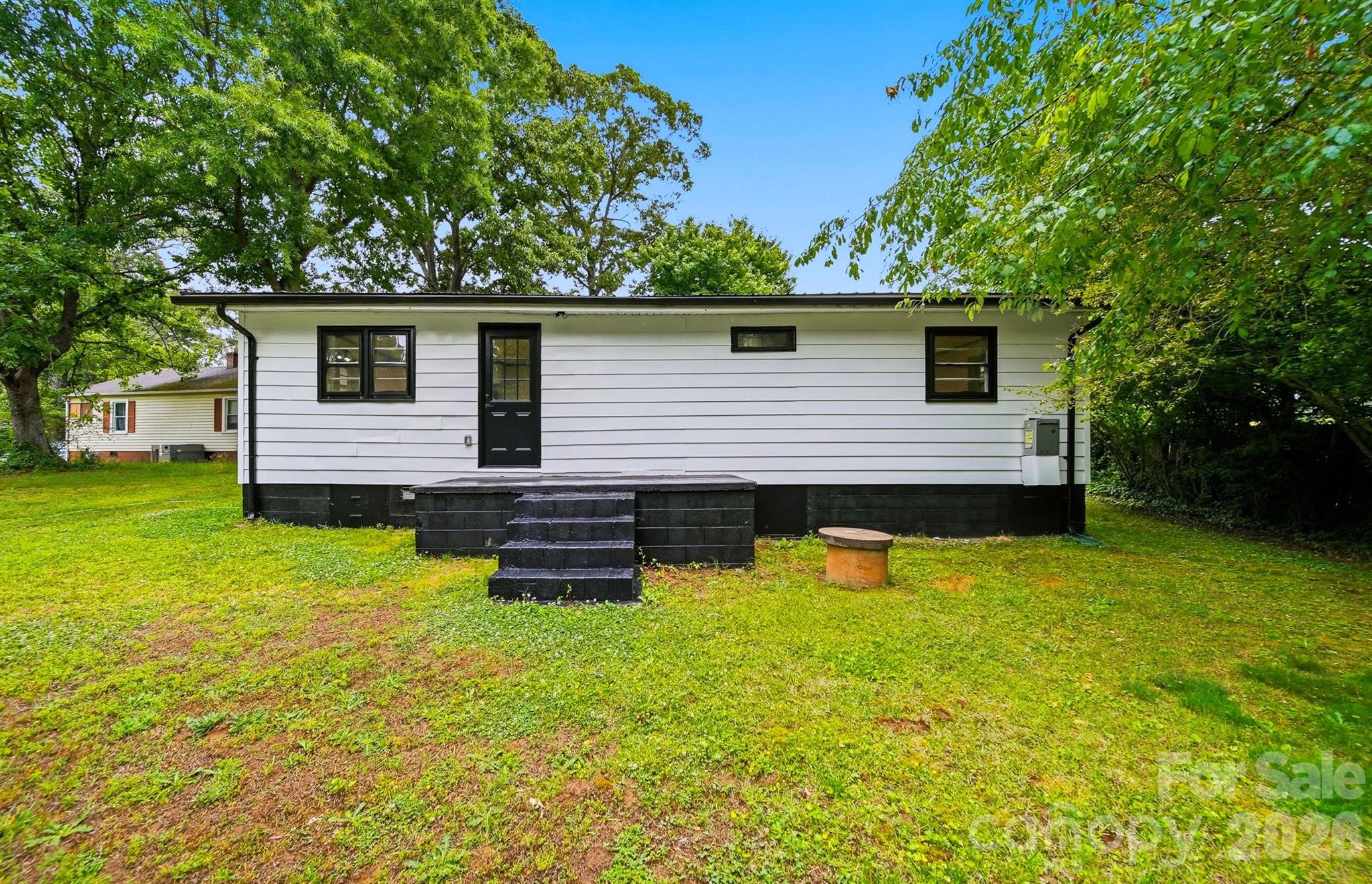 201 Cape Hickory Road — Hickory