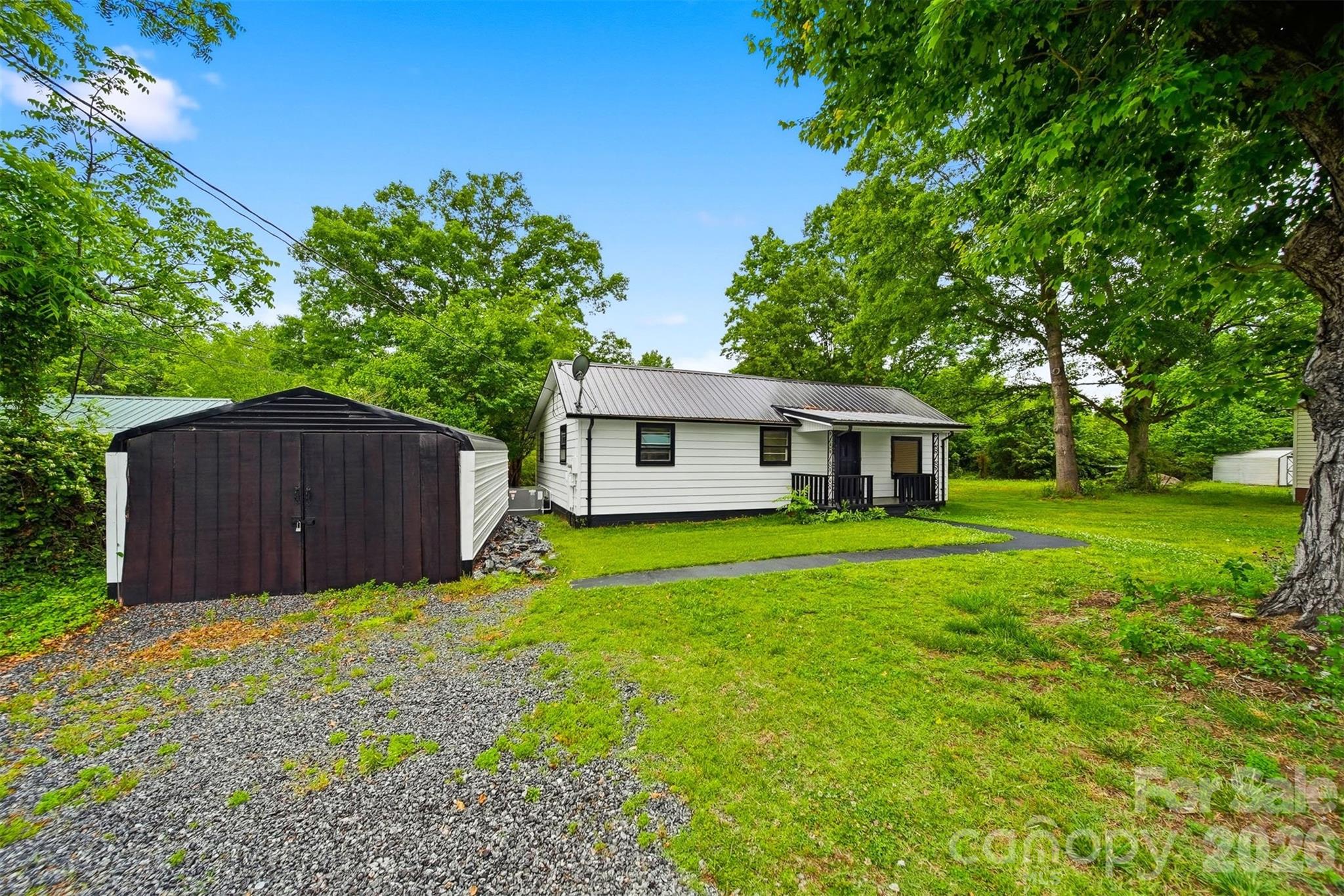 201 Cape Hickory Road — Hickory