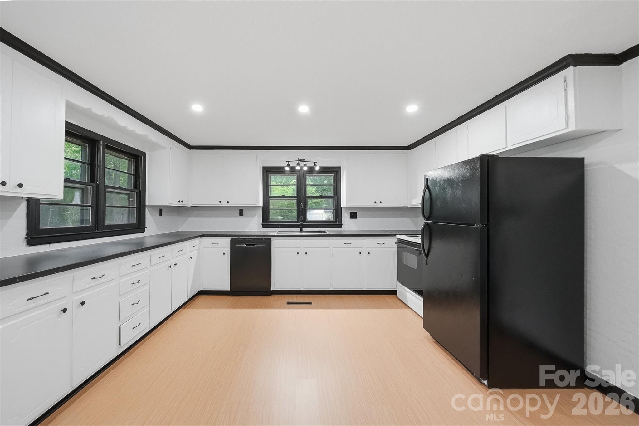 201 Cape Hickory Road — Hickory