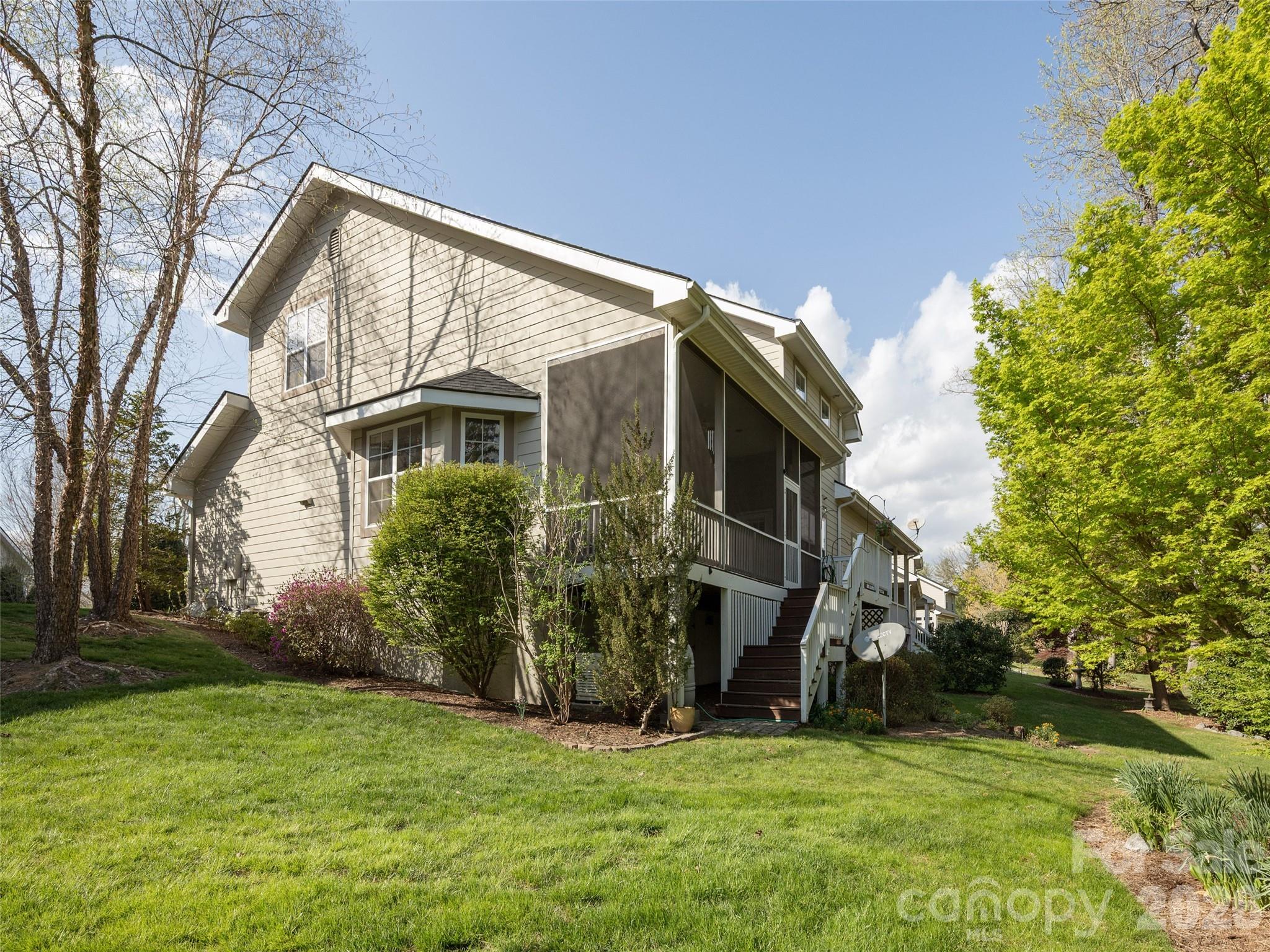 83 Towne Place Drive — Hendersonville