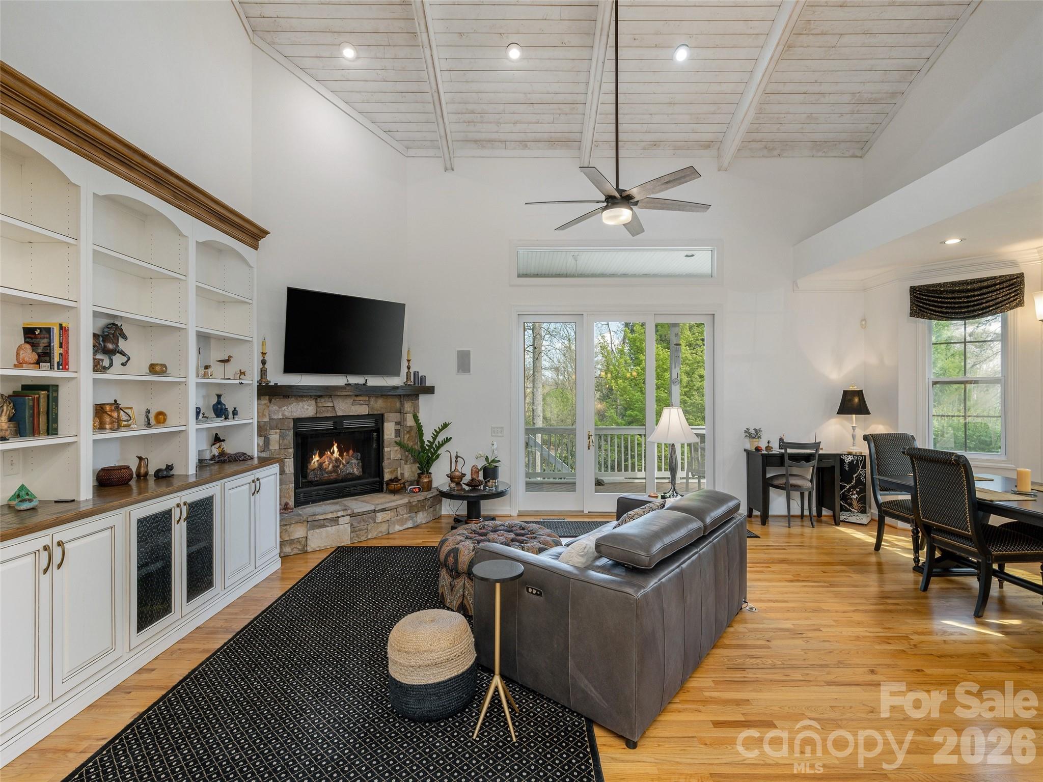 83 Towne Place Drive — Hendersonville