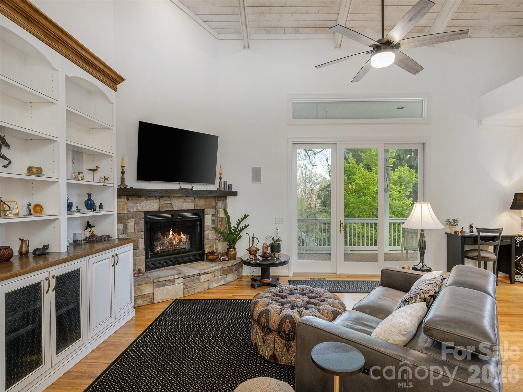 83 Towne Place Drive — Hendersonville