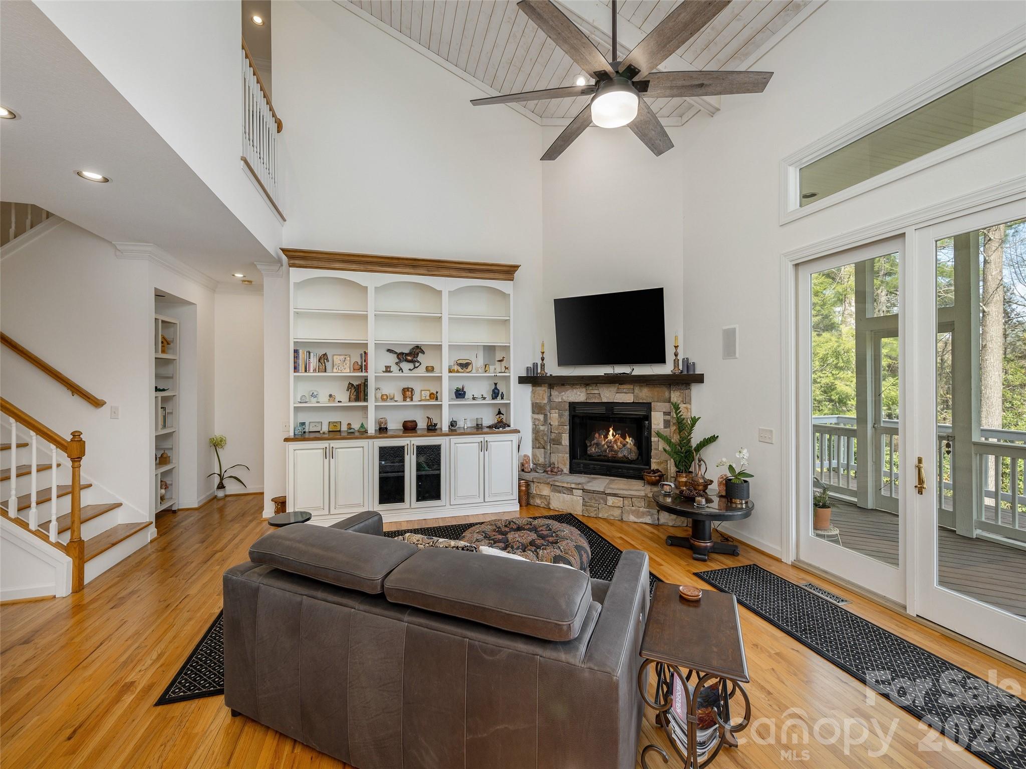 83 Towne Place Drive — Hendersonville