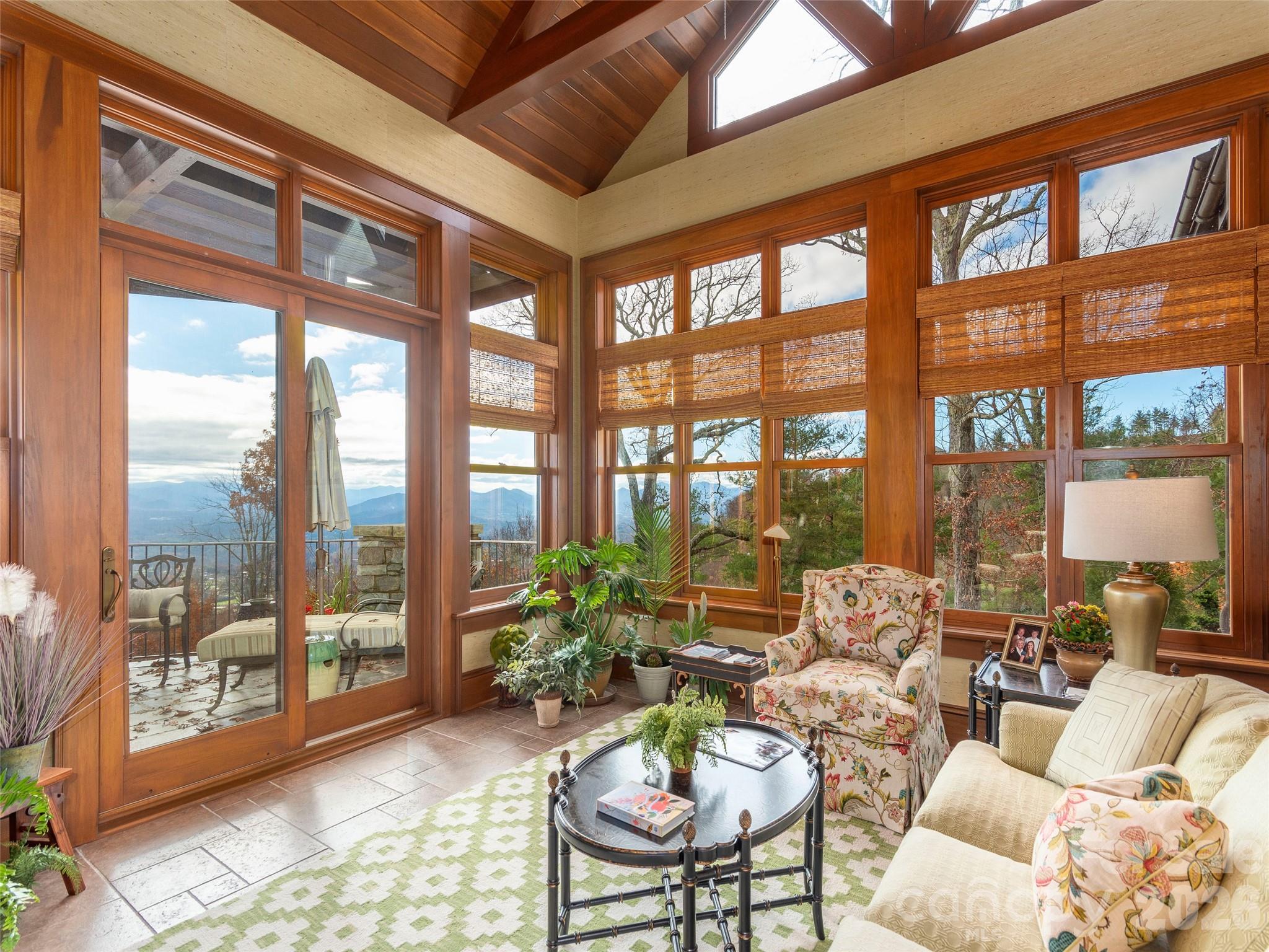 633 Altamont View — Asheville