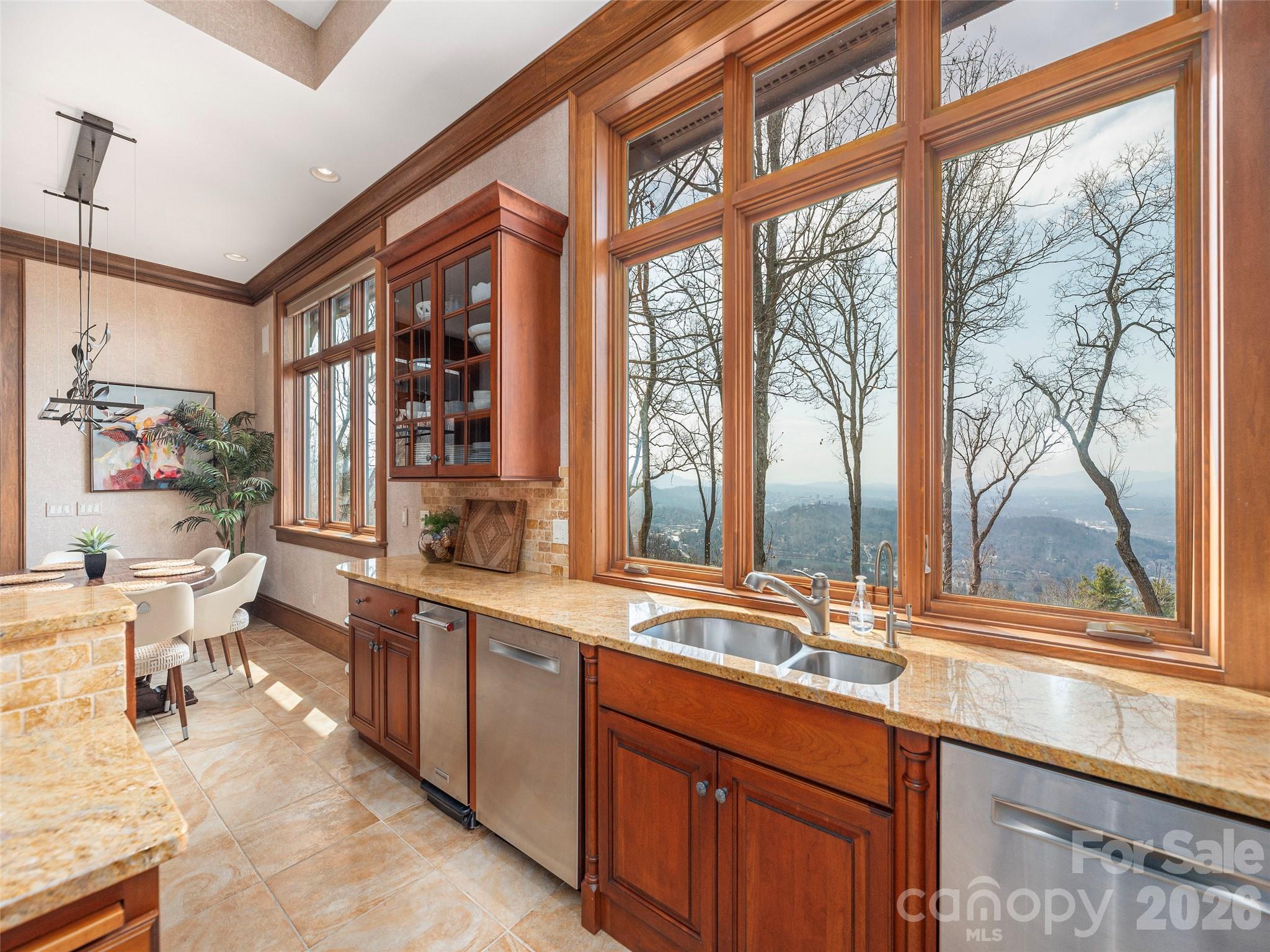 633 Altamont View — Asheville