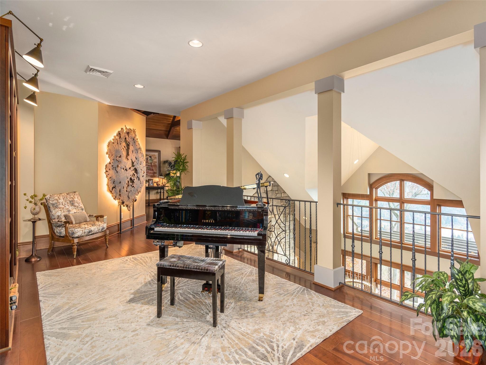 633 Altamont View — Asheville