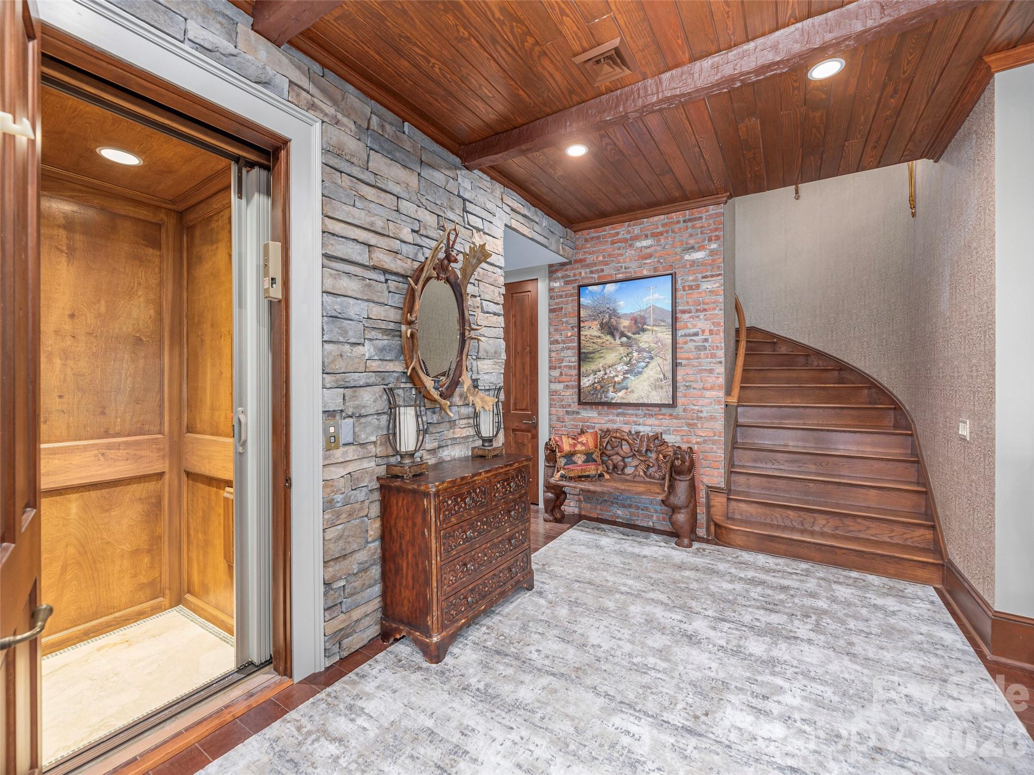 633 Altamont View — Asheville