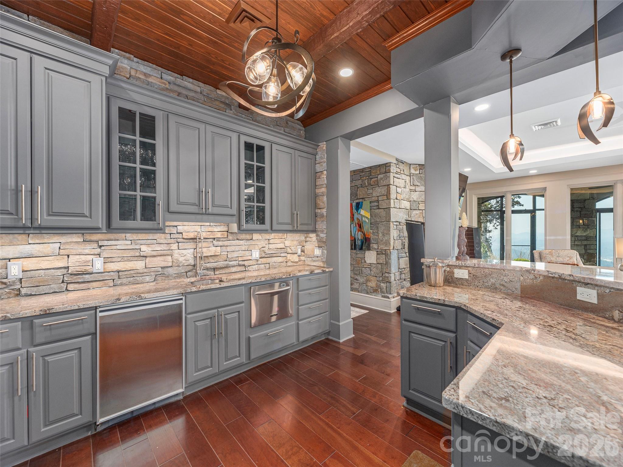 633 Altamont View — Asheville