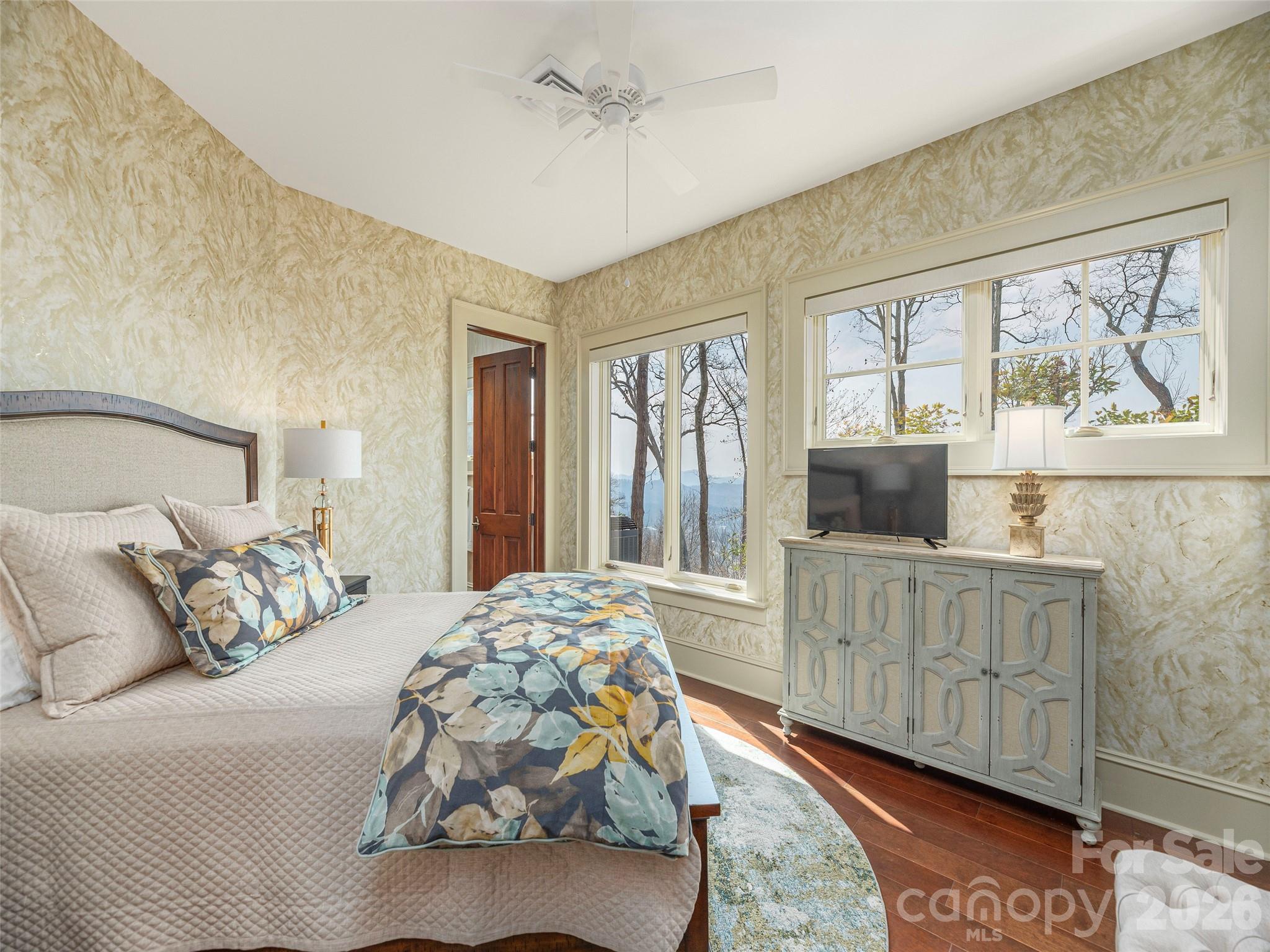 633 Altamont View — Asheville