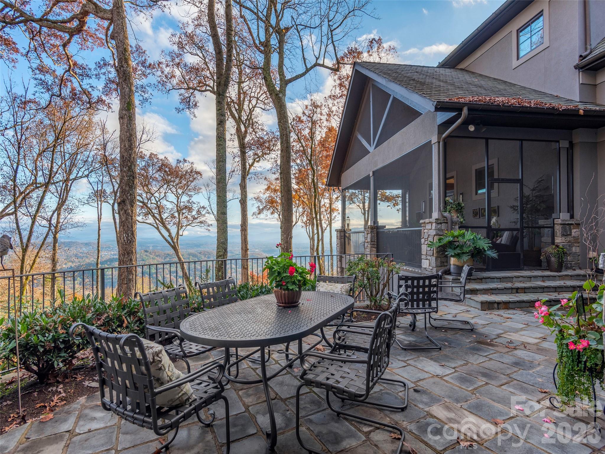 633 Altamont View — Asheville