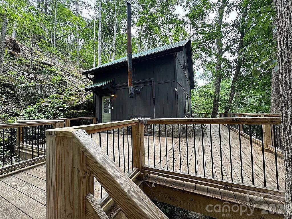 88 Mountain Farm Road — Burnsville