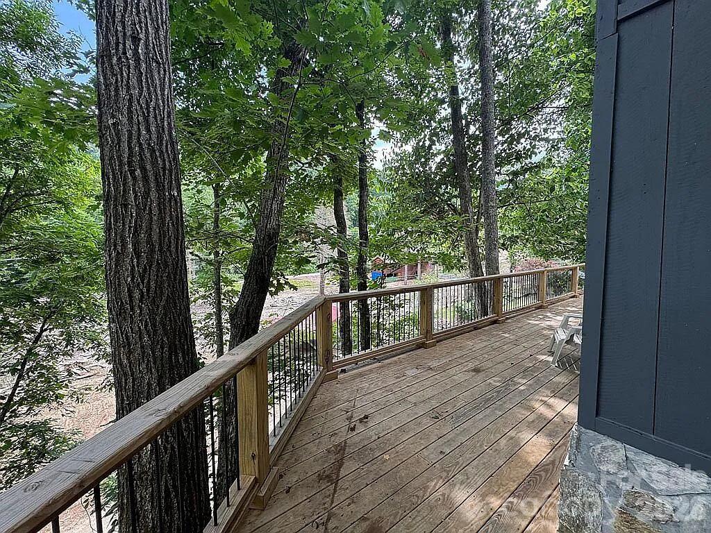 88 Mountain Farm Road — Burnsville