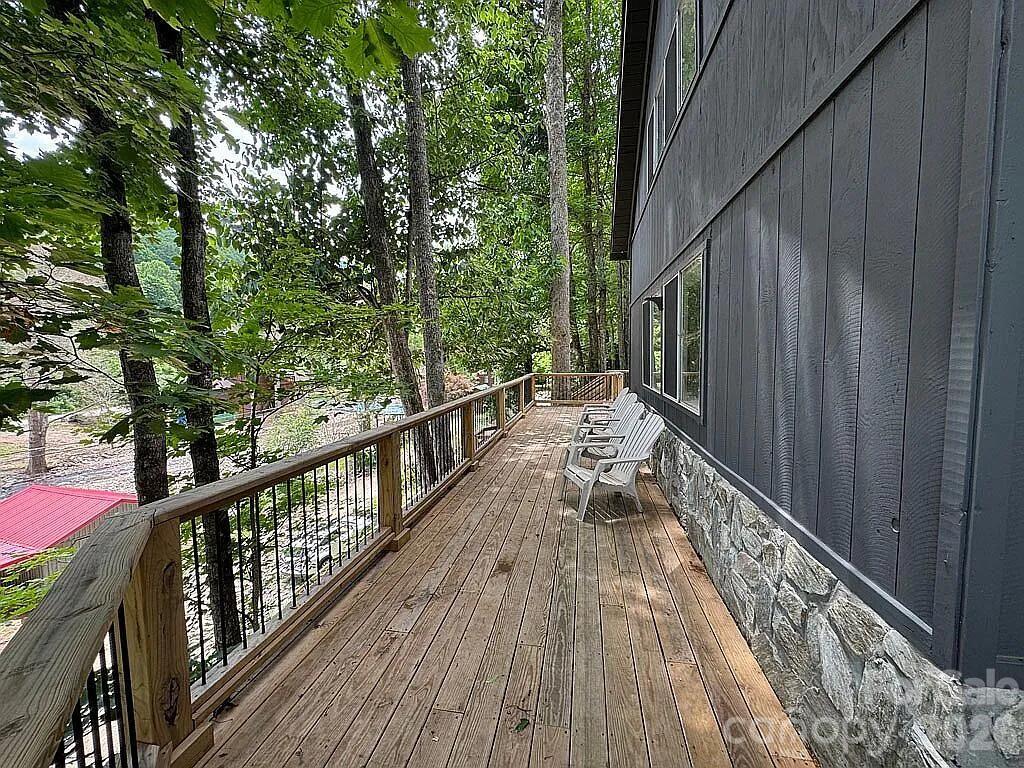 88 Mountain Farm Road — Burnsville