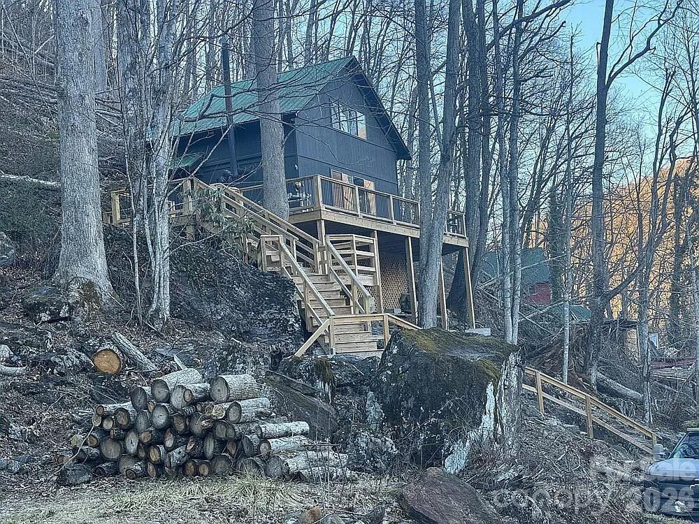 88 Mountain Farm Road — Burnsville