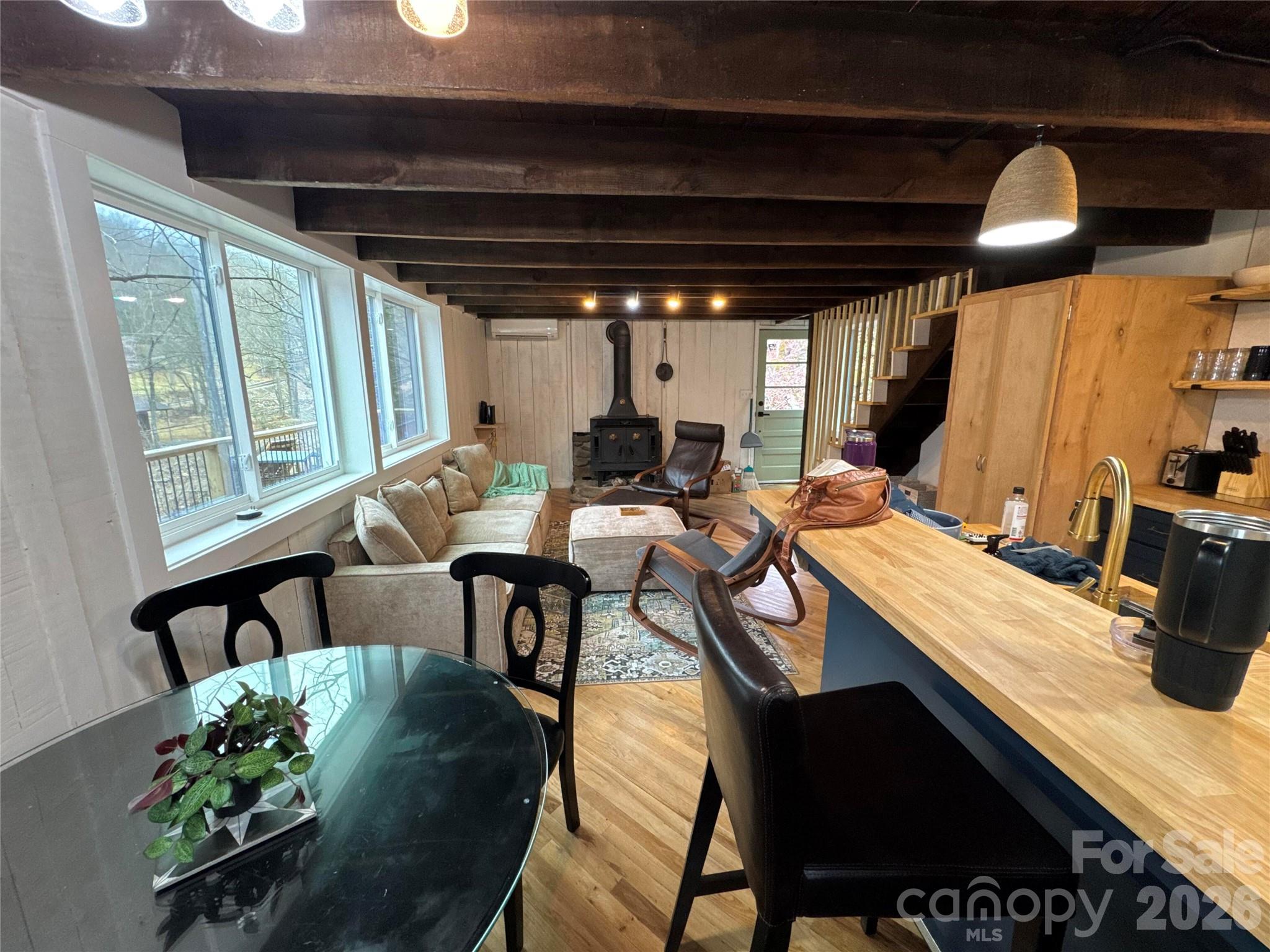 88 Mountain Farm Road — Burnsville