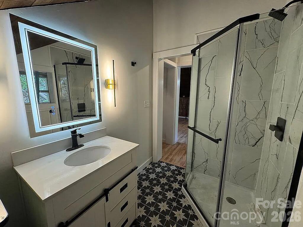 88 Mountain Farm Road — Burnsville